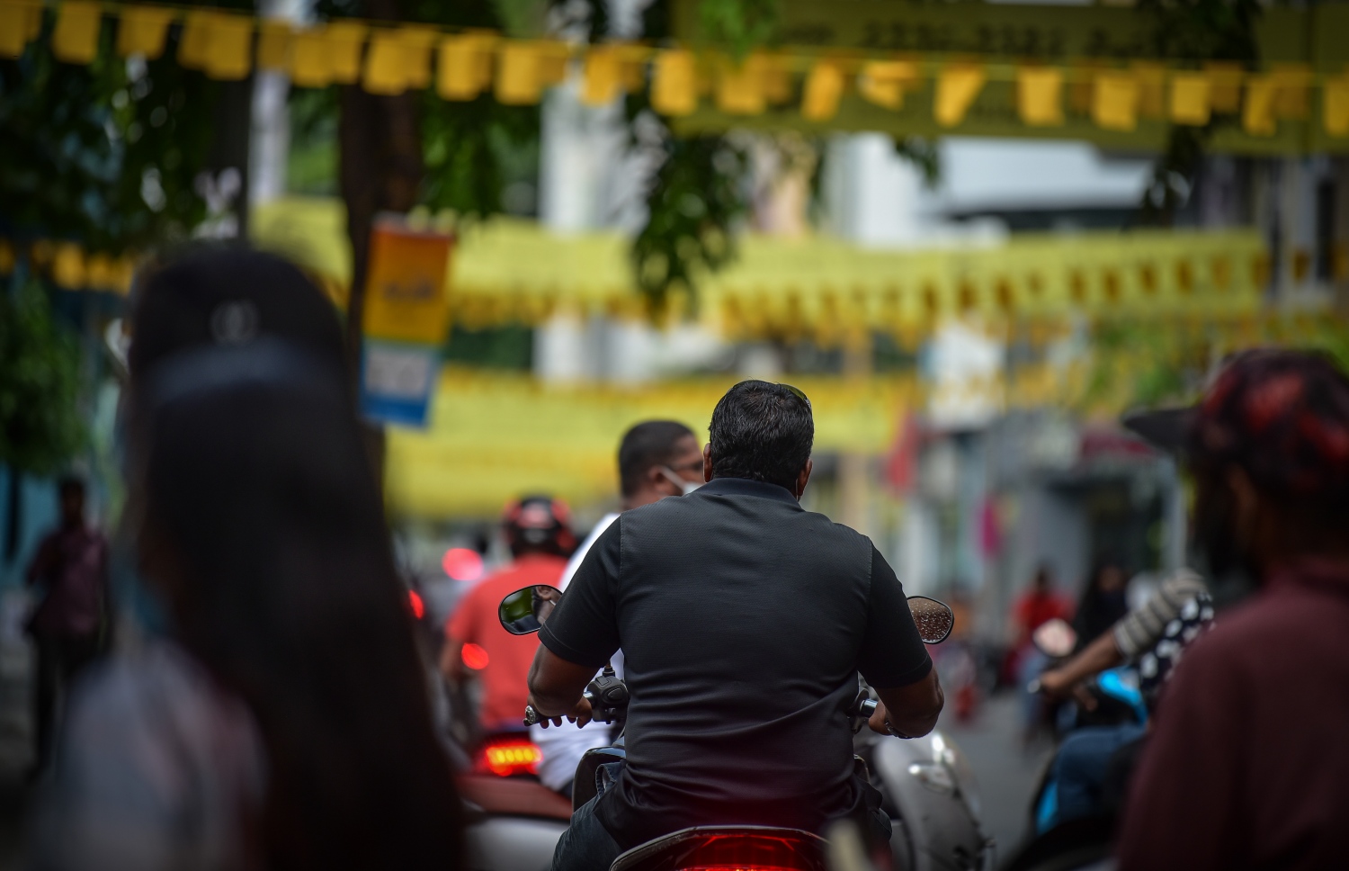 ކެމްޕެއިނަށް ސަރުކާރުގެ ވަސީލަތްތައް ބޭނުންކުރާކަން ފާޅުގައި އެނގުނަސް އެކަމާ ފިޔަވަޅެއް ނޭޅޭ. -- ފޮޓޯ: ނިޝާން އަލީ/މިހާރު