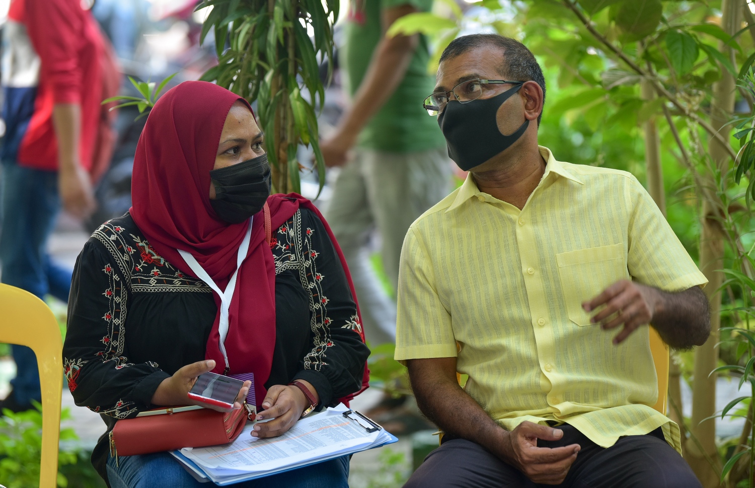 މާލެ: އޭޕްރިލް 10، 2021: ވޯޓު ލުން ކުރިއަށްދާ ގޮތް ބައްލަވާ ލެއްވުމަށް ރައްޔިތުންގެ މަޖިލީހުގެ ރައީސް މުހައްމަދު ނަޝީދު ވޯޓުލުން ކުރިއަށްދާ މަރުކަޒެއްތެރޭގައި މަޑުކޮށްލައިގެން.-- ފޮޓޯ: ނިޝާން އަލީ/ މިހާރު