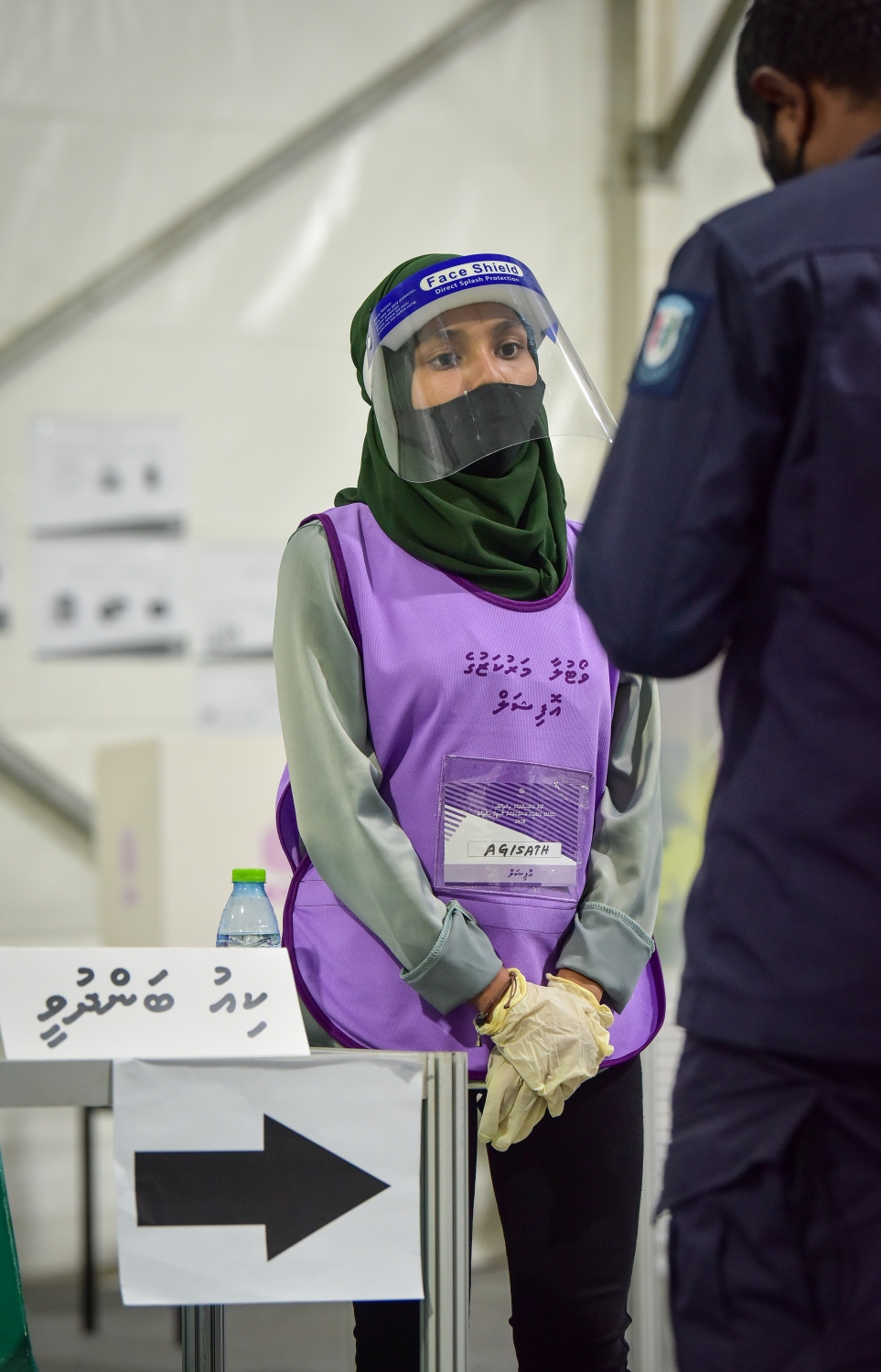 މާލެ: އޭޕްރިލް 10، 2021: ލޯކަލް ކައުންސިލް އިންތިހާބުގައި ވޯޓުލުމުގެ ގަޑި ހަމަވުމުން ވޯޓުލާ މަރުކަޒެއްގައި ކިޔު ބަންދުވީ ކަމުގެ ބޯޑު ހަރުކޮށްފައި.-- ފޮޓޯ: ނިޝާން އަލީ /މިހާރު