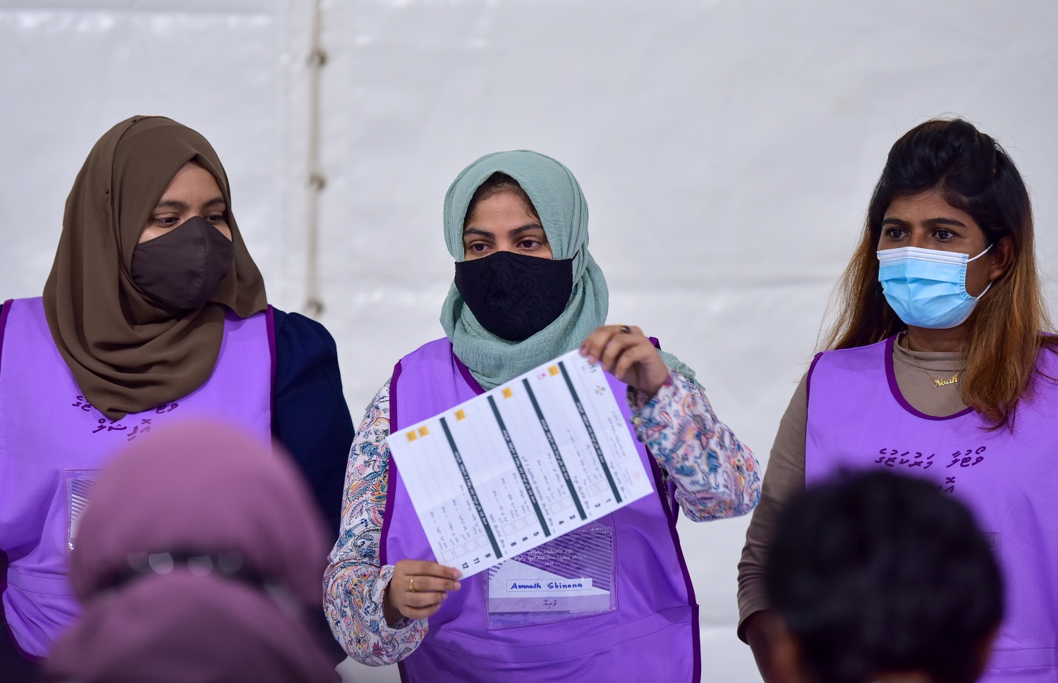 މާލެ: އޭޕްރިލް 10، 2020: ލޯކަލް ކައުންސިލް އިންތިހާބުގެ ވޯޓު ގުނުމުގެ މަސައްކަތް ކުރިއަށް ދަނީ.-- ފޮޓޯ: އަހުމަދު އަވްޝަން އިލްޔާސް /މިހާރު