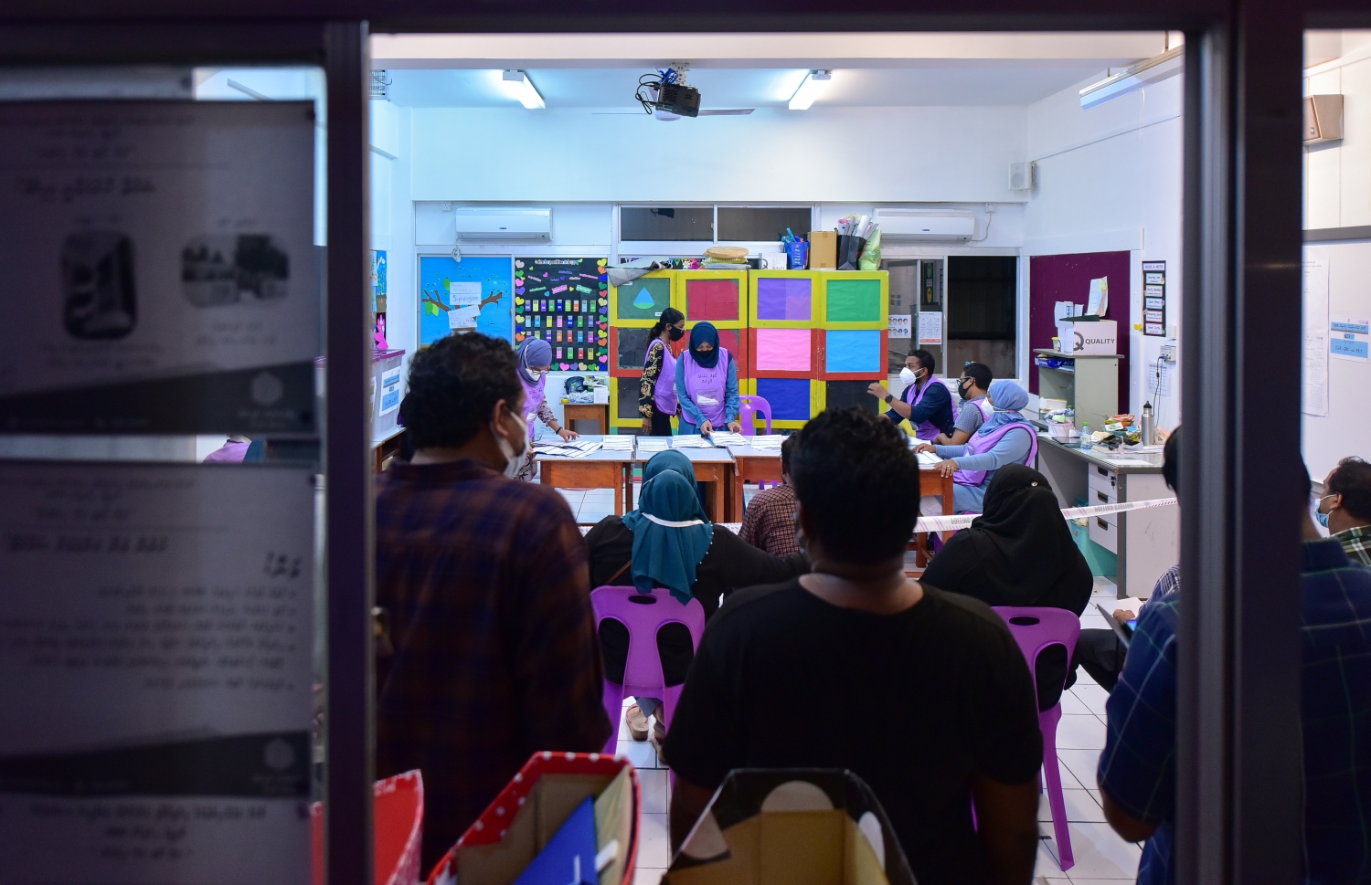 މާލެ: އޭޕްރިލް 10، 2020: ލޯކަލް ކައުންސިލް އިންތިހާބުގެ ވޯޓު ގުނުމުގެ މަސައްކަތް ކުރިއަށް ދަނީ.-- ފޮޓޯ: އަހުމަދު އަވްޝަން އިލްޔާސް /މިހާރު