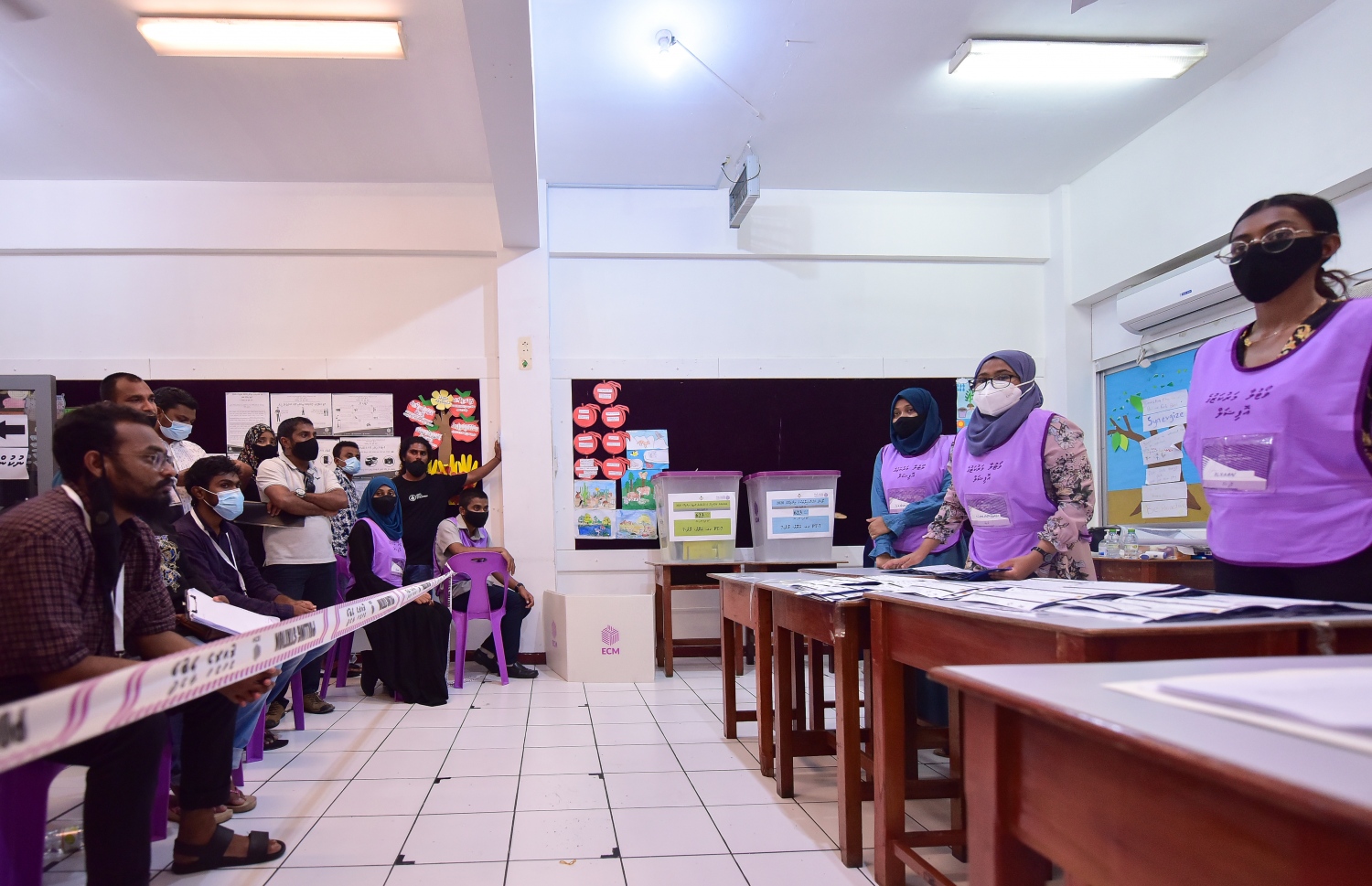 މާލެ: އޭޕްރިލް 10، 2020: ލޯކަލް ކައުންސިލް އިންތިހާބުގެ ވޯޓު ގުނުމުގެ މަސައްކަތް ކުރިއަށް ދަނީ.-- ފޮޓޯ: އަހުމަދު އަވްޝަން އިލްޔާސް /މިހާރު