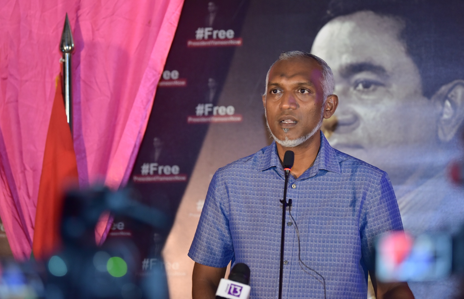 ލޯކަލް އިންތިހާބުގައި ޕީޕީއެމަށް ލިބުނު ކާމިޔާބީ ފާހަގަކުރަން ރޭ ބޭއްވި ހަފުލާގައި ޑރ. މުއިއްޒު ވާހަކަ ދައްކަވަނީ.----ފޮޓޯ: ނިޝާން އަލީ/މިހާރު