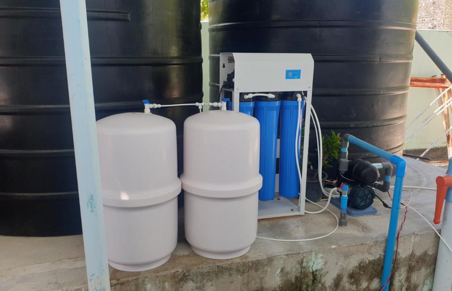 ކޮމިއުނިޓީ ފަންޑުގެ އެހީގައި ގއ. އަތޮލޫ މަދުރަސާގައި ބެހެއްޓި އާރުއޯ މެޝިންތައް-- ފޮޓޯ: ބީއެމްއެލް