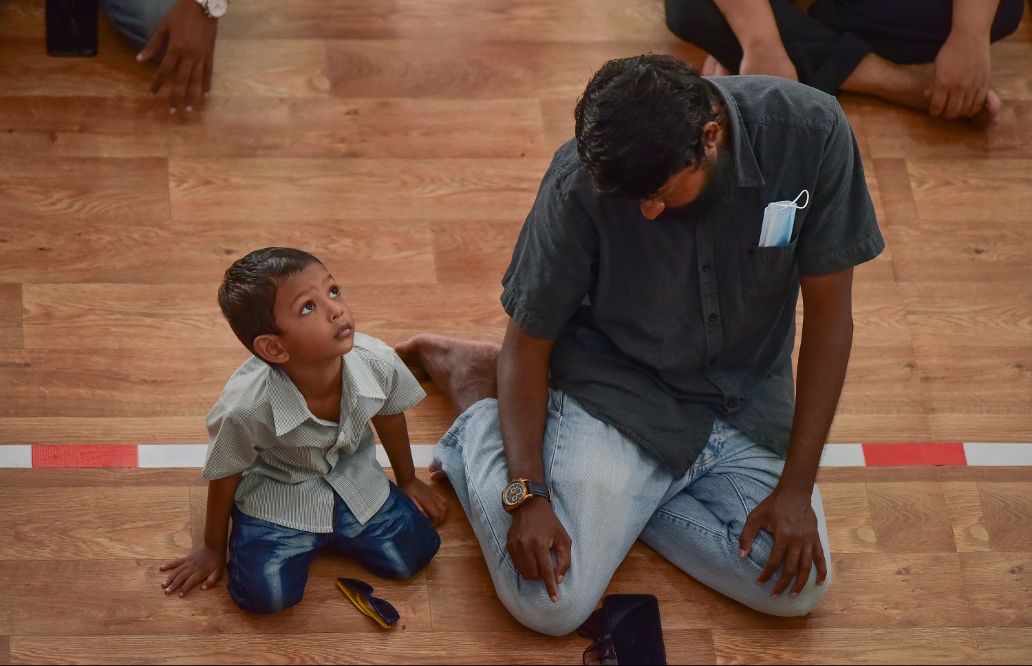 މާލެ: އޭޕްރިލް 13، 2021- މުލަ ރޯދަ ދުވަހުގެ މެންދުރު ނަމާދު އިސްލާމީ މަރުކަޒުގައި ޖަމާއަތުގައި ކުރަނީ: ކޮންމެ އަހަރެއްގެ ރޯދަ މަހާ އެކު މިސްކިތްތައް ފުރިބާރުވޭ.---ފޮޓޯ: ނިޝާން އަލީ/މިހާރު