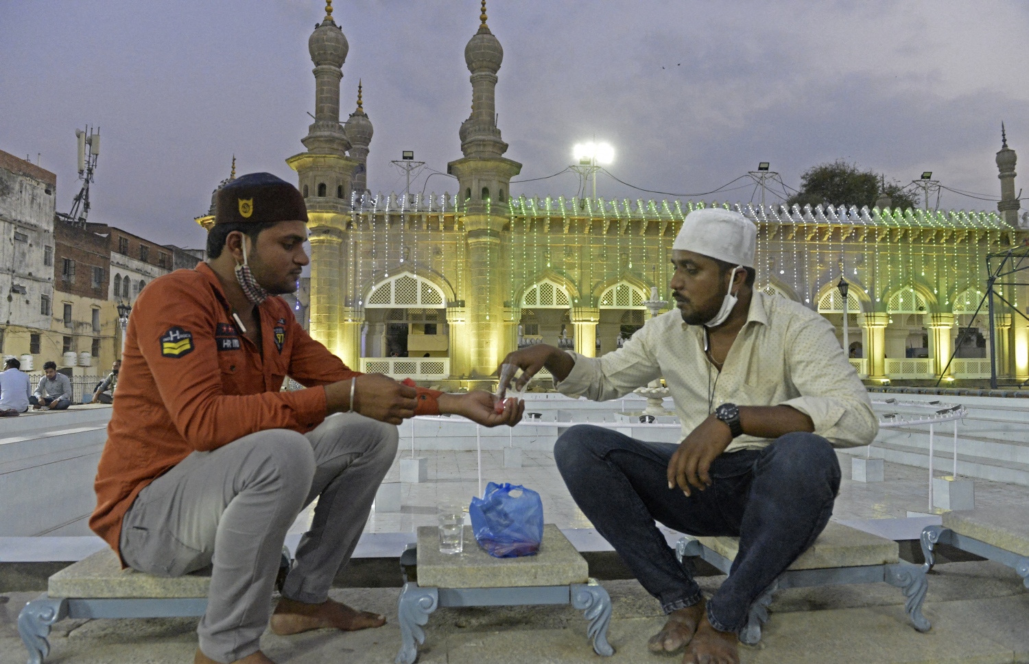 ރޯދަ މަސް: ދުނިޔޭގެ އެކި ހިސާބުތަކުން