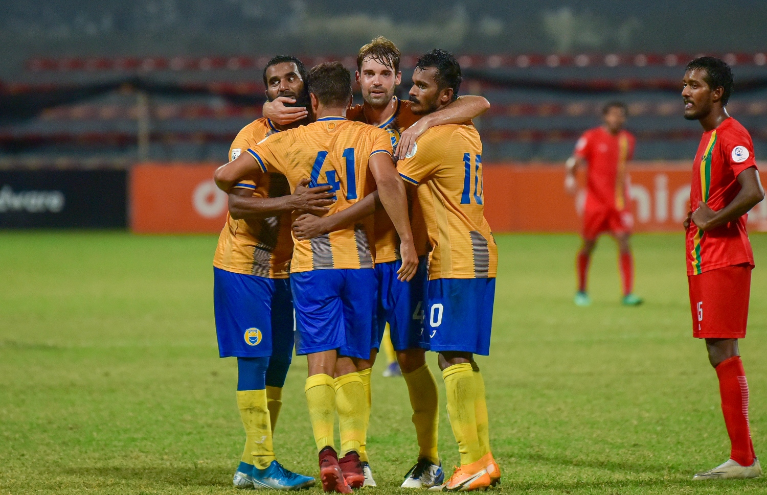 މެޗުގައި ލަނޑު ޖެހުމަށް ފަހު ވެލެންސިއާގެ ކުޅުންތެރިން އުފާފާޅު ކުރަނީ --- ފޮޓޯ: ނިޝާން އަލީ | މިހާރު