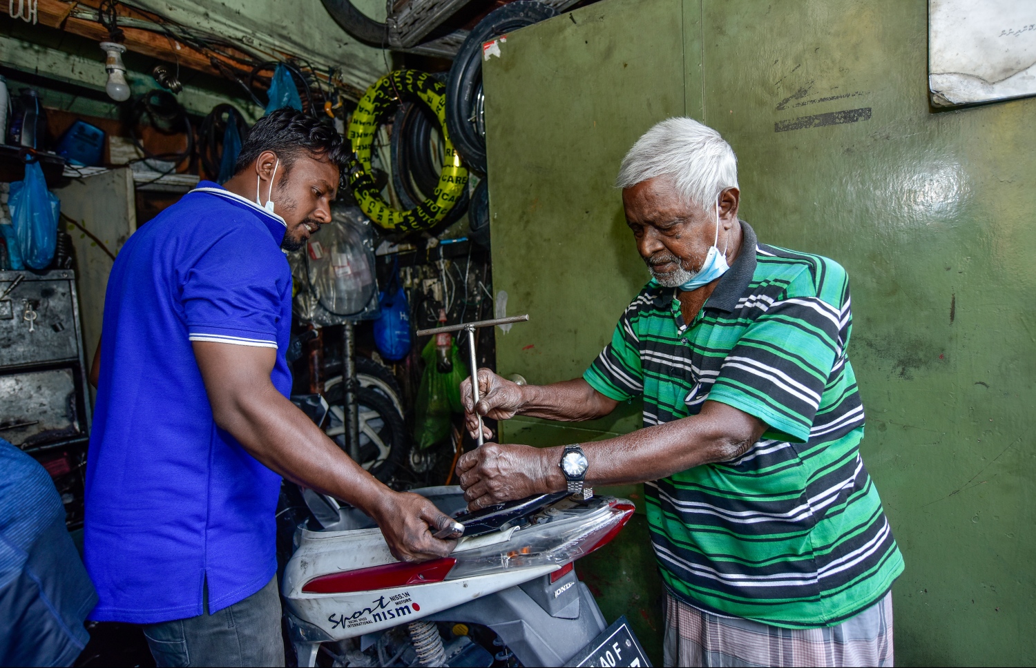 ހަސަންފުޅުބެ ގެ ގަރާޖުގައި ސައިކަލާއި ބައިސްކަލުގެ ހުރިހާ ސާވިސްއެއް ވެސް ކޮށްދެ އެވެ. ހަސަންފުޅުބެ ބުނާ ގޮތުން އެ އެއްޗިއްސަށް ދިމާވާ މައްސަލަތައް ހައްލުކޮށްލުމަކީ އޭނާ އަށް އުނދަގޫ ކަމެއް ނޫނެވެ. ބައެއް އެއްޗިއްސަށް ދިމާވާ މައްސަލަތައް އެތާނގައި އުޅޭ ބިދޭސީންނަށް މިހާރު ވެސް ކިޔައިދެނީ އޭނާ އެވެ.