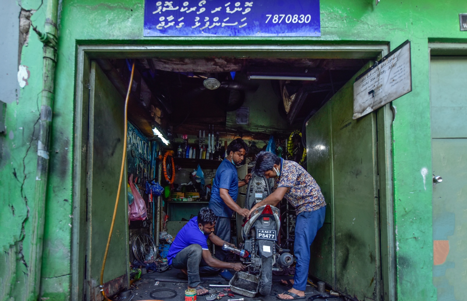 ހެންވޭރުގެ ހަނިގޯޅިއެއްގައި ހުންނަ މި ގަރާޖުގެ ނަމަކީ ވޮންޑަ ވޯކްޝޮޕެވެ. އެކަމަކު އާންމުންނަށް އެތަނުގެ ނަން އެނގޭނީ ހަސަންފުޅުބެ ގަރާޖުގެ ނަމުގަ އެވެ. މި ގަރާޖަށް މިހާރު 47 އަހަރުވެފައިވާ އިރު، ހަސަންފުޅުބެ ބުނާ ގޮތުން އޭނާ އަށް 100 އަހަރު ވެއްޖެ އެވެ.