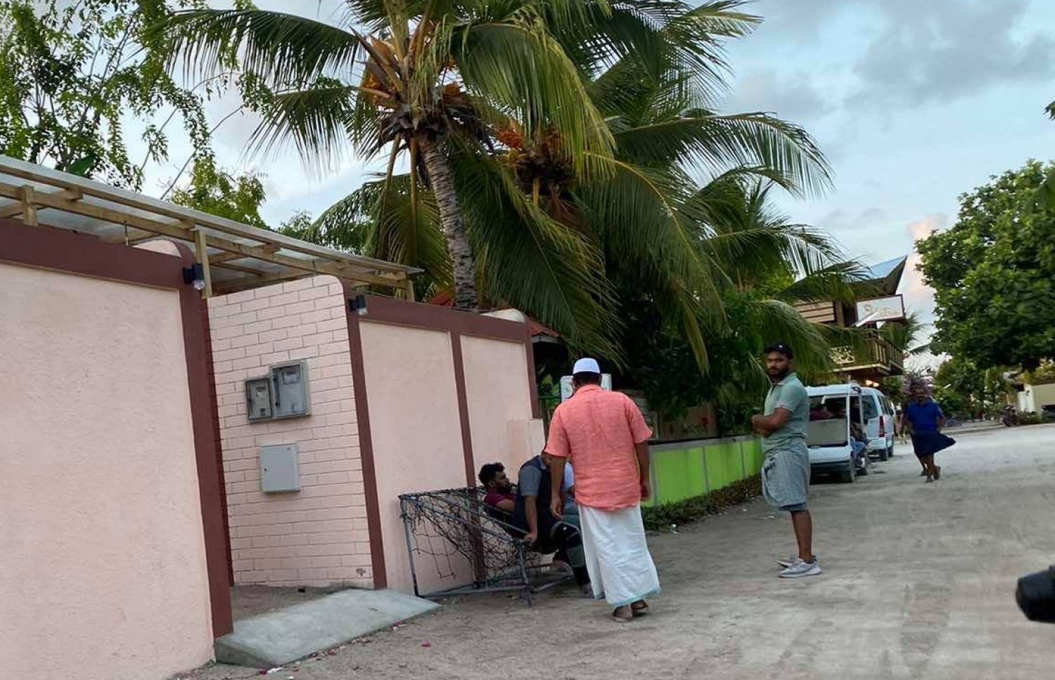 ތޮއްޑޫއަށް ދިޔަ އިންޑިއާގެ ޓޫރިސްޓުންތަކެއް: އެ މީހުންގެ އަސްލު މަންޒިލަކީ މެދު އިރުމަތީގެ ގައުމެއް