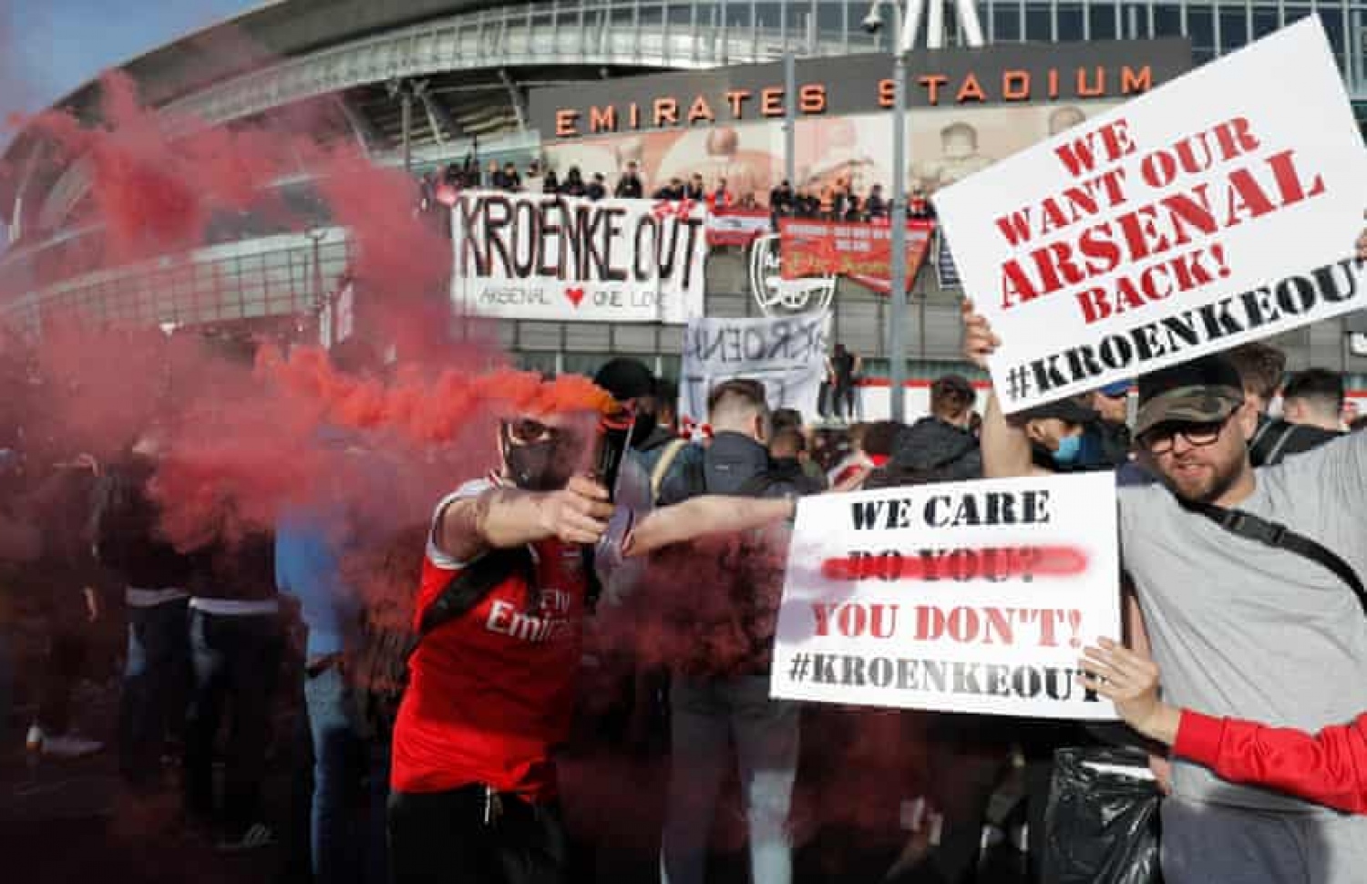 އާސެނަލްގެ ސަޕޯޓަރުން ހަޅުތާލު ކުރަނީ