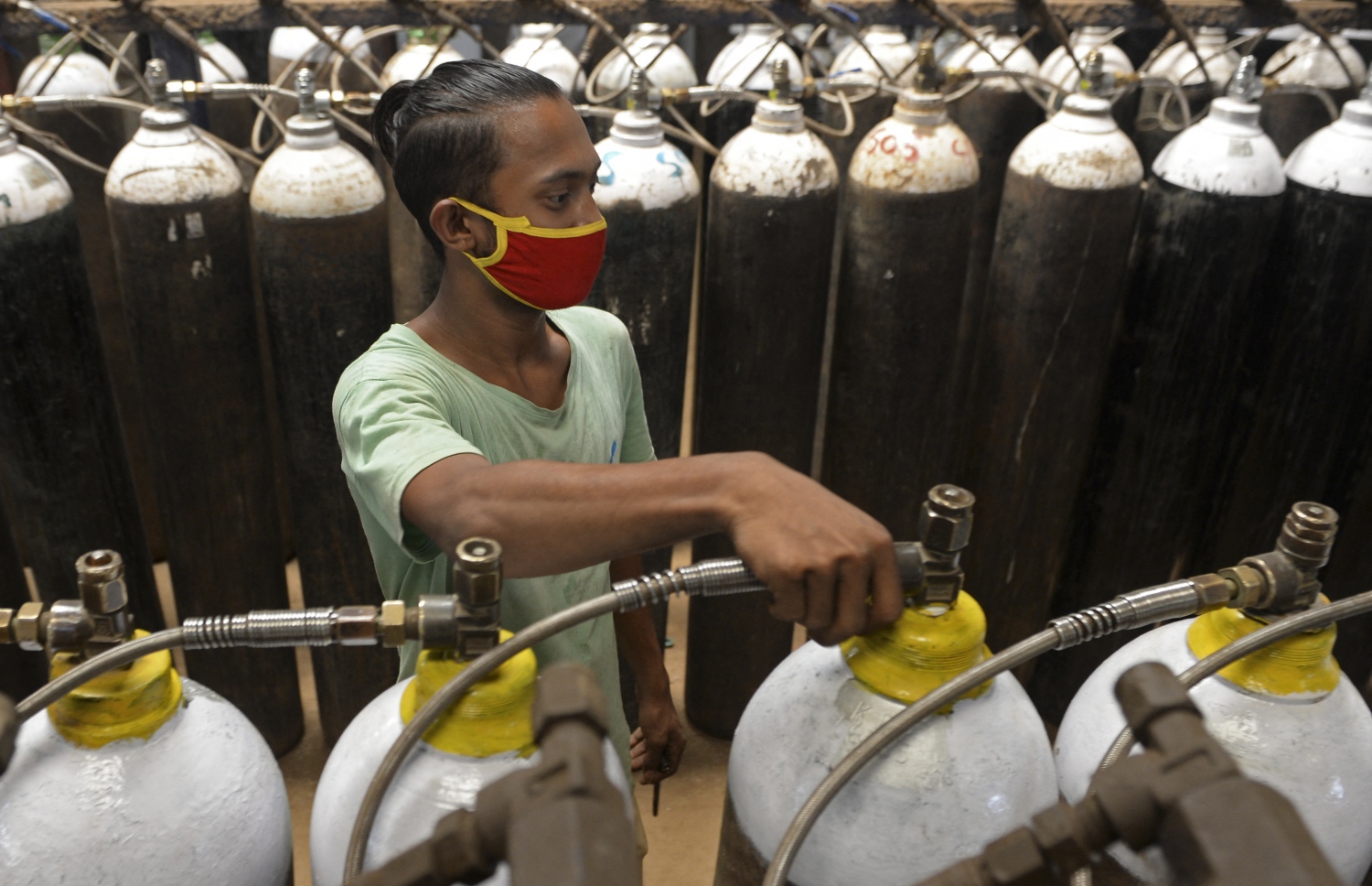 ކޮވިޑް-19: އިންޑިއާގެ ކޭސްތައް އާދަޔާޚިލާފަށް އިތުރުވެ އޮކްސިޖަން ހުސްވުން