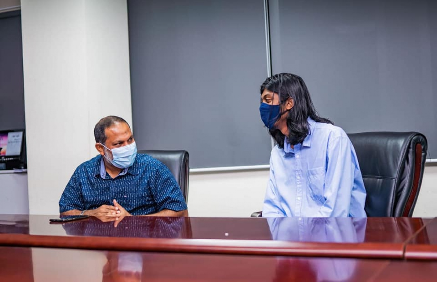 ހޯމް މިނިސްޓަރު އިމްރާން އަބްދުﷲ (ވ) އާއި ލަވަކިޔުންތެރިޔާ ޝަލަބީ އިބްރާހިމް