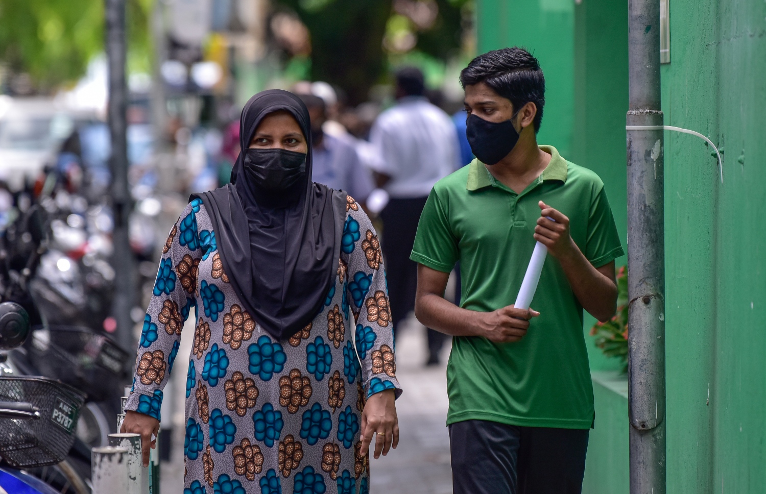 މާލެ: މެއި 3، 2021: އޯލެވެލް އިމްތިހާނުގައި ބައިވެރިވުމަށް ދަރިވަރަކު ސްކޫލަށް ދަނީ.-- ފޮޓޯ: ނިޝާން އަލީ/ މިހާރު