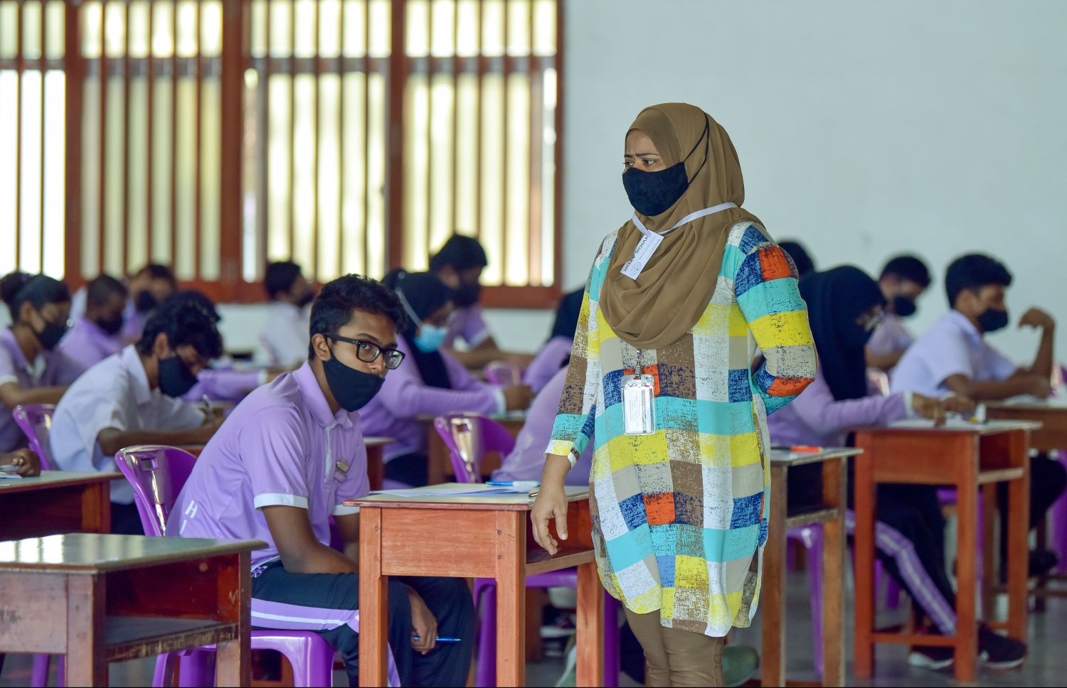 މާލެ: މެއި 3، 2021: ހިރިޔާ ސްކޫލުގެ ދަރިވަރުންތަކެއް އިސްލާމް ޕޭޕަރު ހަދަނީ.-- ފޮޓޯ: ނިޝާން އަލީ/ މިހާރު