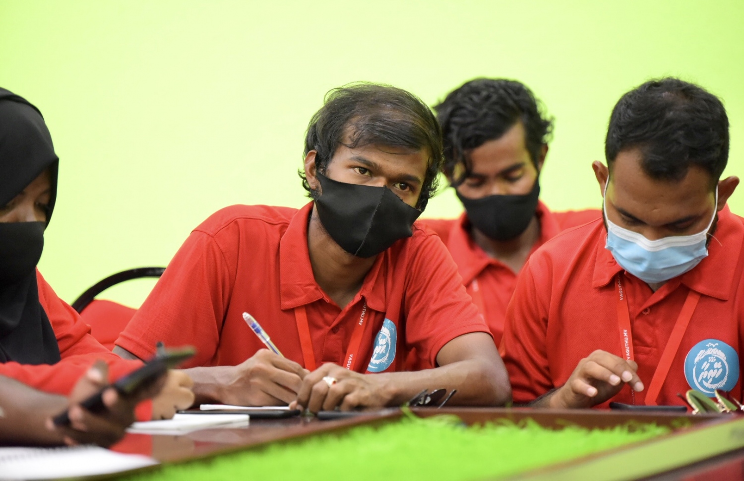 މާލެ: މޭ 3، 2021: ވަގުތު ނޫހުގެ ނޫސްވެރިންތަކެއް މަސައްކަތް ކުރަނީ.