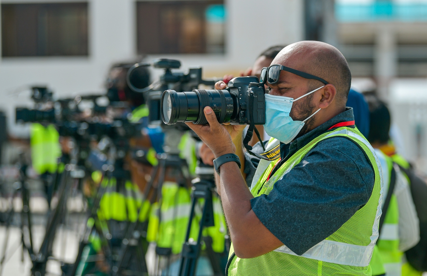މާލެ: މޭ 3، 2021: ފޮޓޯގްރަފަރުންތަކެއް އިވެންޓެއްގެ ފޮޓޯ ނަގަނީ.-- ފޮޓޯ: އަވްޝަން އިލްޔާސް /މިހާރު