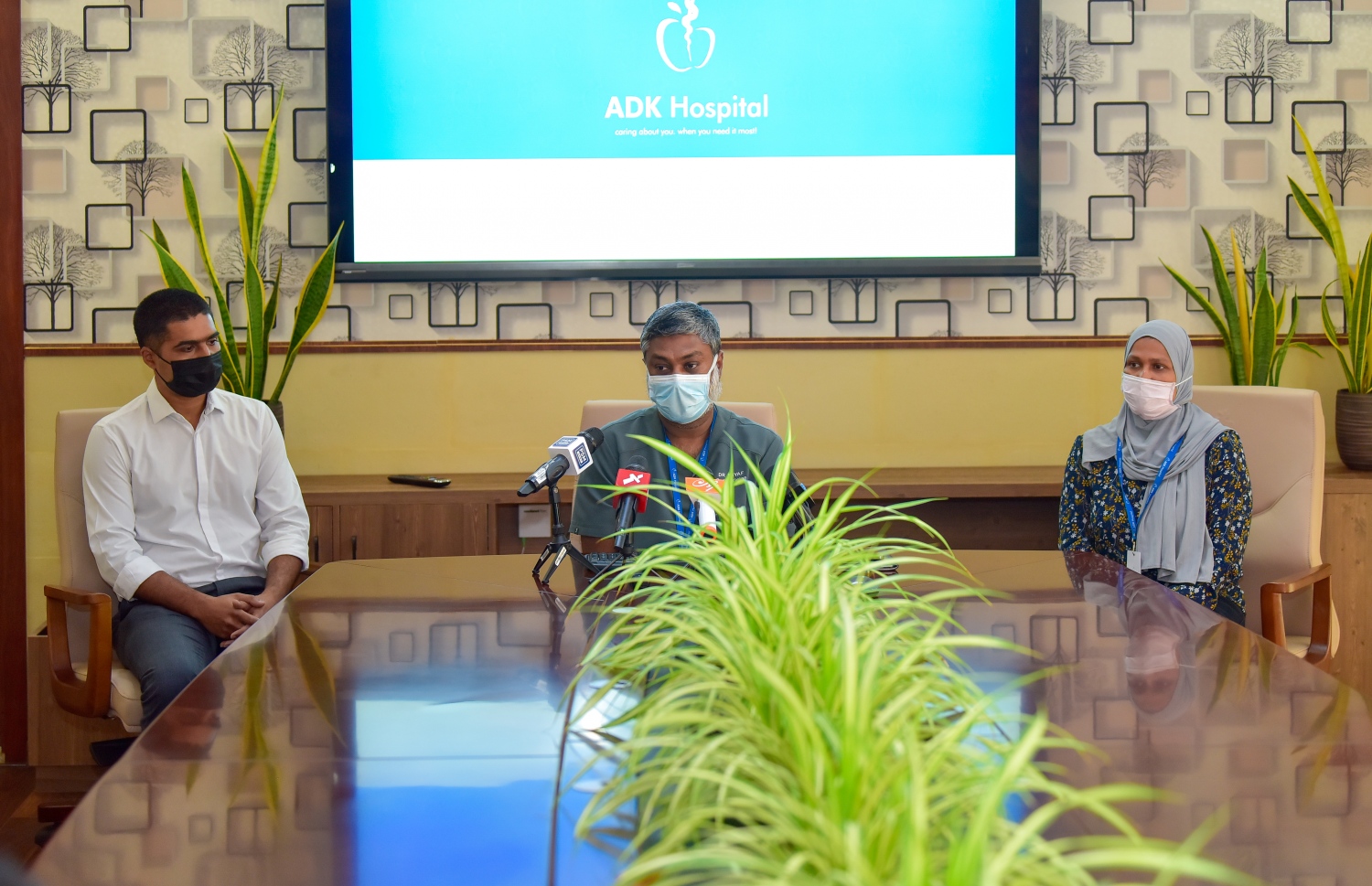 އޭޑީކޭގައި މިއަދު ބޭއްވި ނޫސްވެރިންގެ ބައްދަލުވުން --- ފޮޓޯ/މިހާރު