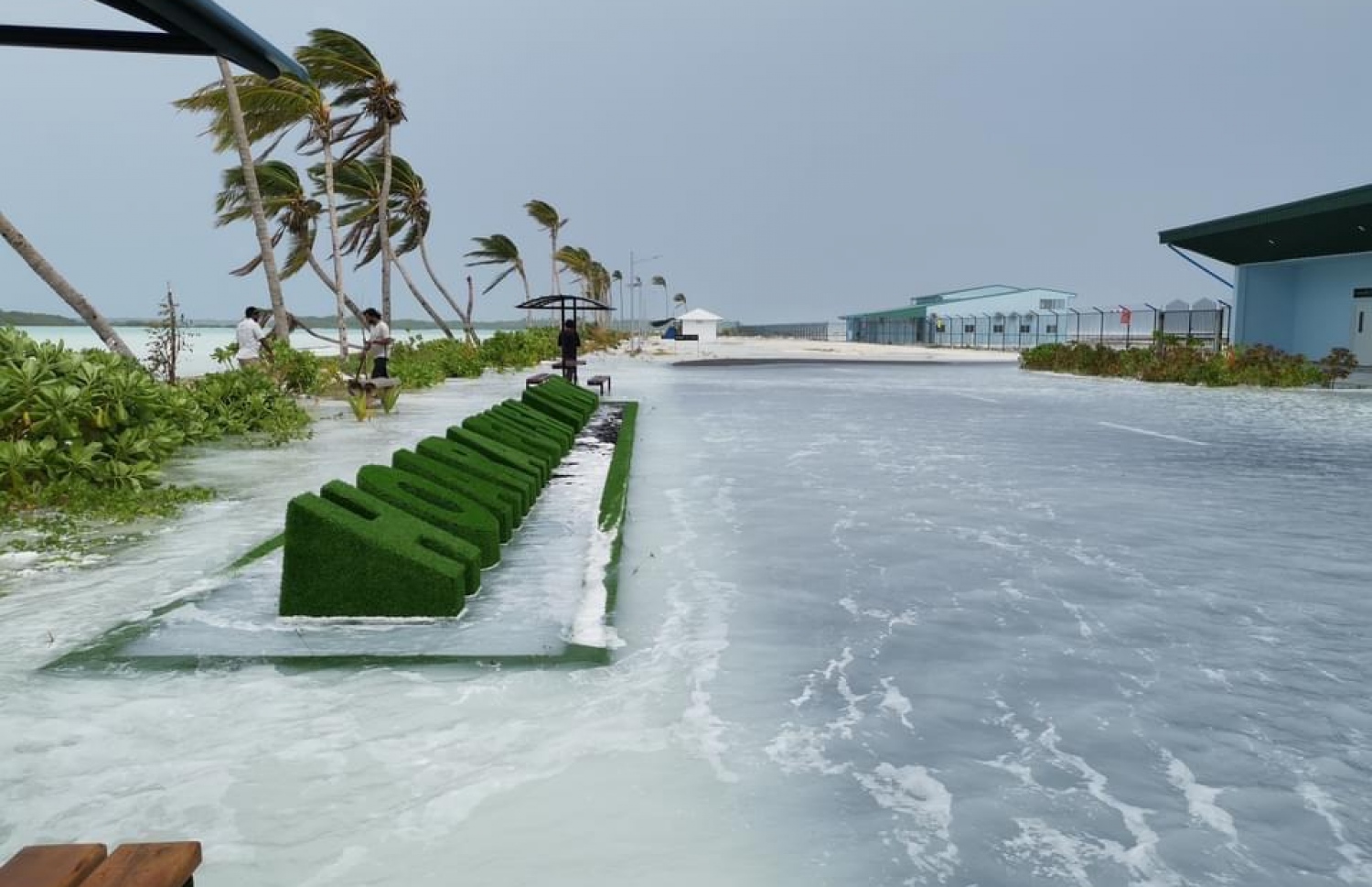 ހޯރަފުށީ އެއާޕޯޓަށް ރާޅު އަރާފައި.-- ފޮޓޯ: ކިޔުންތެރިއެއް