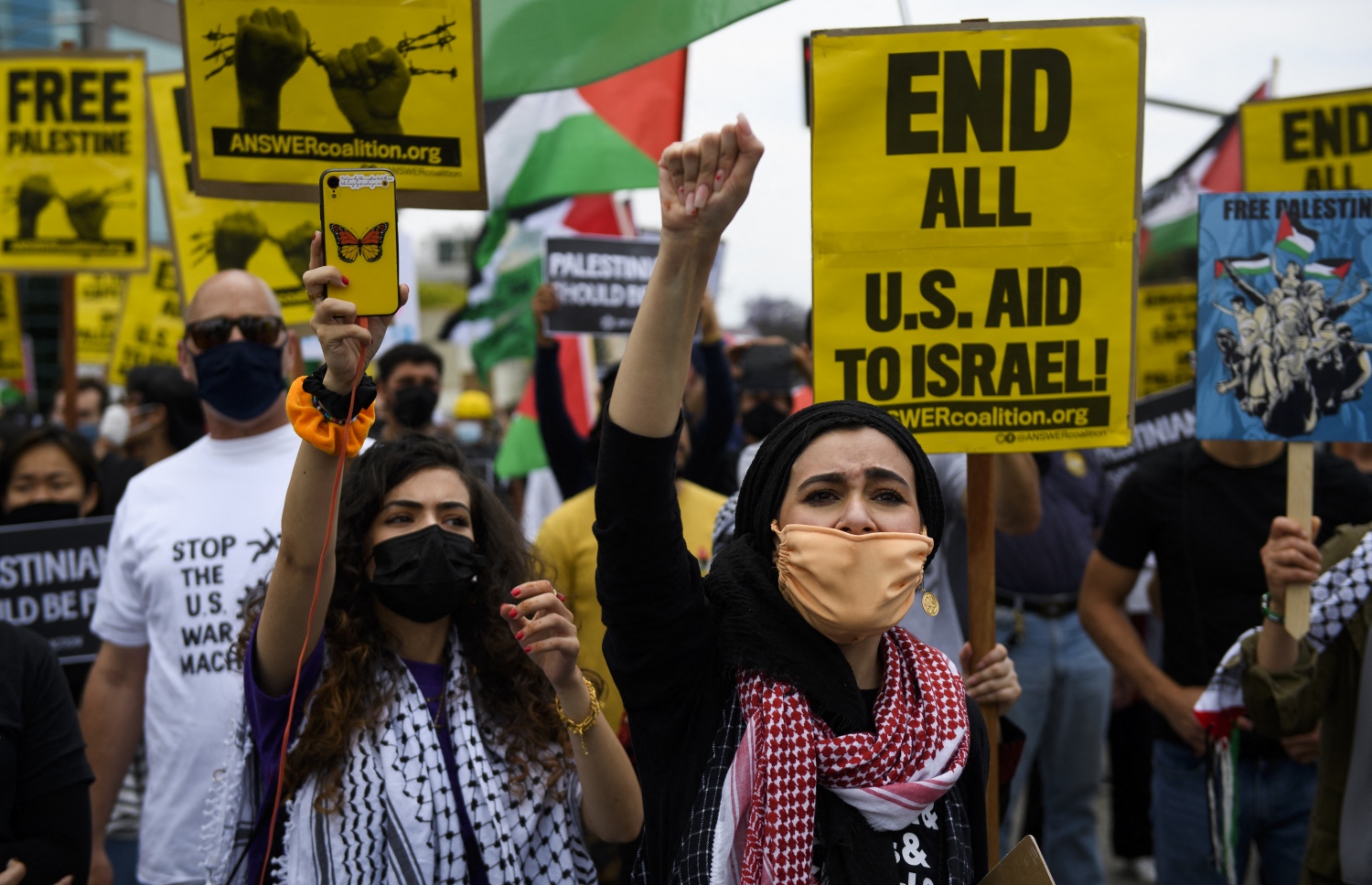 ލޮސް އެޖެލިސް: މޭ 16، 2021: އިޒްރޭލުން ގާޒާއަށް ދެމުންދާ ބޮމުގެ ހަމަލާ އާއި ދެކޮޅަށް ފަލަސްތީނުގެ ރައްޔިތުން ކުރާ މުޒާހަރާގައި ބައިވެރިވެ، ފަލަސްތީނަށް ސަޕޯޓުކޮށް އަޑުއުފުލަނީ.-- ފޮޓޯ: އޭއެފްޕީ