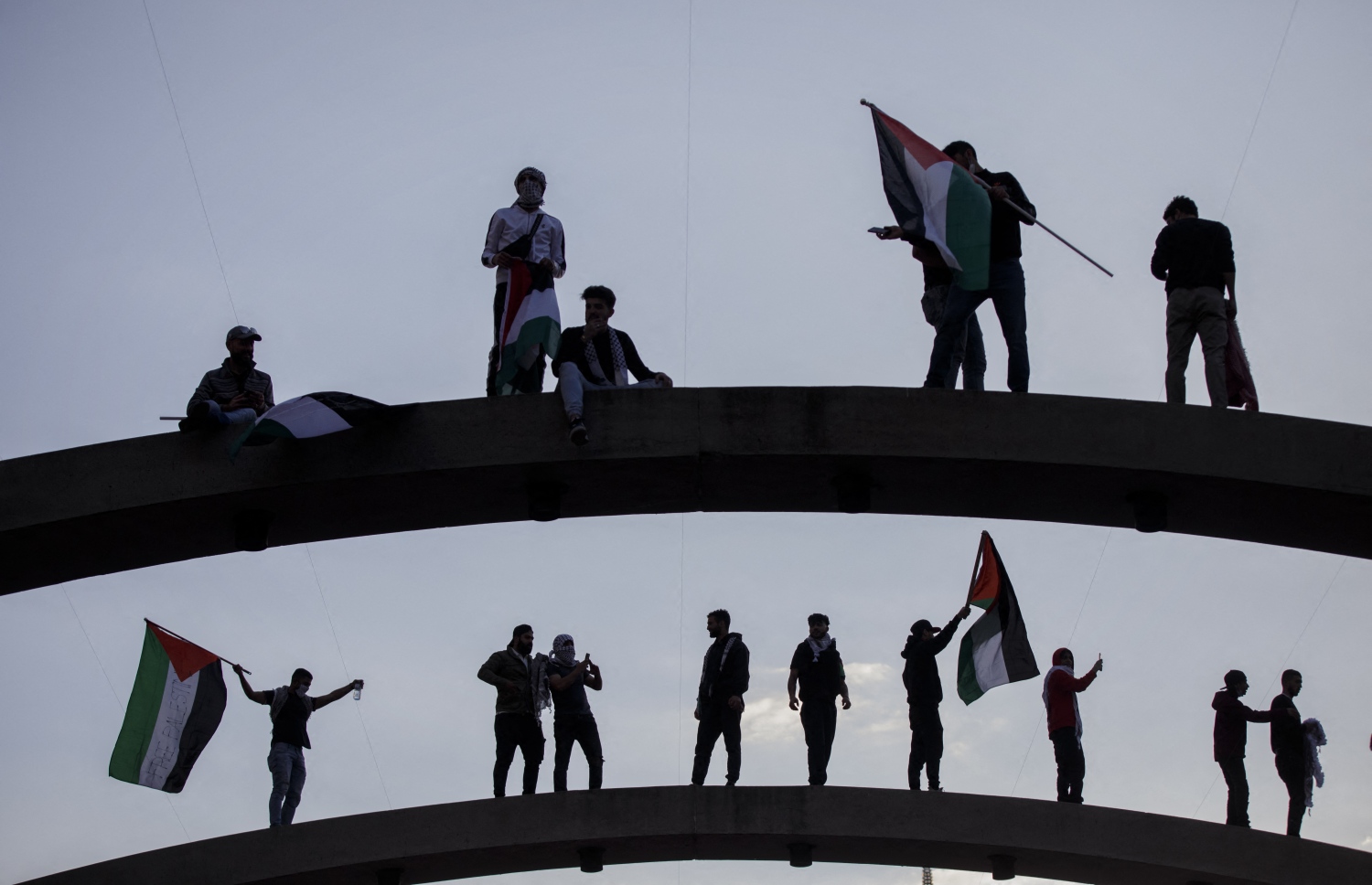 ކެނެޑާ: މޭ 16، 2021: އިޒްރޭލުން ގާޒާއަށް ދެމުންދާ ބޮމުގެ ހަމަލާ އާ ދެކޮޅަށް އަޑުއުފުލުމަށް ޓޯރޯނޯ ސިޓީގައި ފަލަސްތީނަށް ސަޕޯޓުކޮށް ފަލަސްތީނުގެ ދިދަ ނަގާފައި.-- ފޮޓޯ: އޭއެފްޕީ