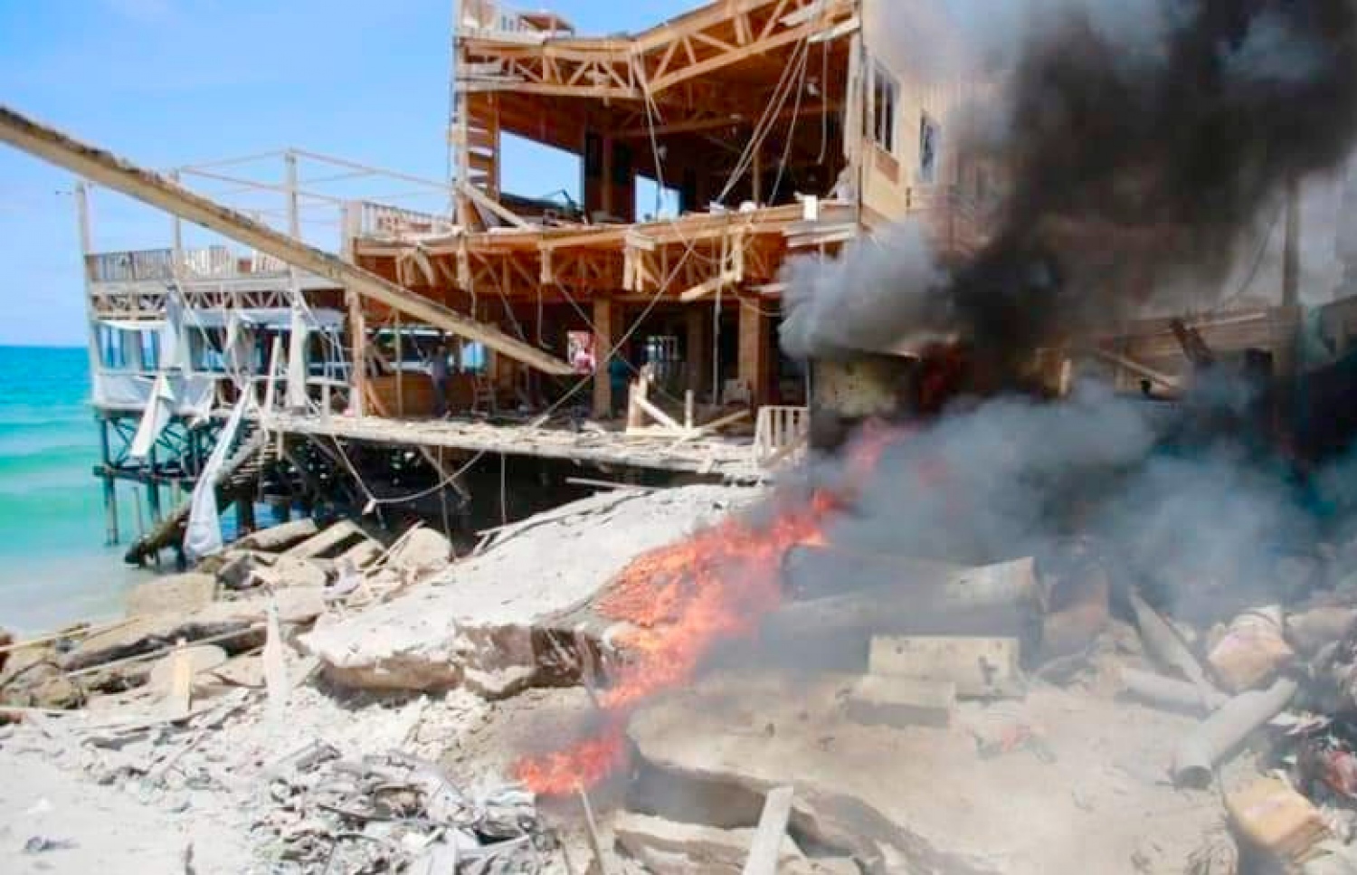 ފަލަސްތީން: ގާޒާ: މޭ 18، 2021: ފަލަސްތީނުގެ ގާޒާގައި ހުންނަ "ގާޒާ މޯލްޑިވްސް ރެސްޓޯރެންޓް" އެއްކޮށް ބިމާހަމަކޮށްލާފައި.-- ފޮޓޯ: ރޮއިޓާސް