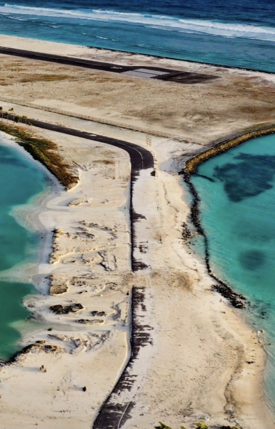 މިދިޔަ ހުކުރު ދުވަހު އުދައަރައި ހޯރަފުށީ އެއާޕޯޓަށް ލިބުނު ގެއްލުންތައް.