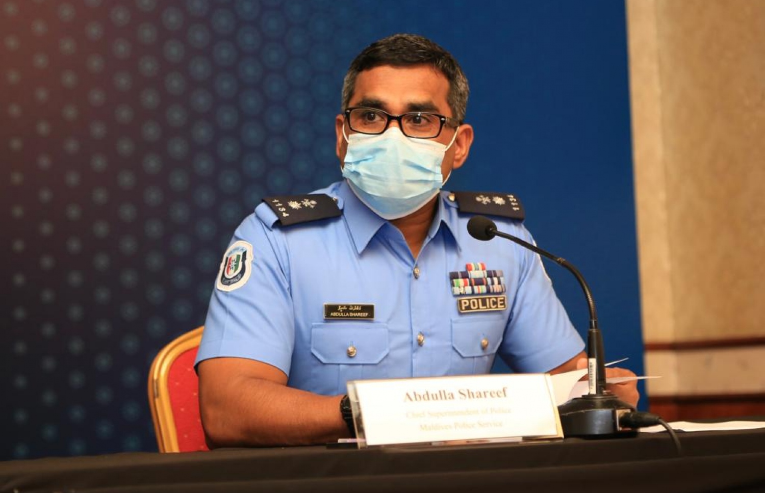 ޗީފް ސްޕްރިޓެންޑެންޓް އޮފް ޕޮލިސް އަބްދުﷲ ޝަރީފް މިރޭ ބޭއްވި ނޫސްވެރިންގެ ބައްދަލުވުމުގައި ނޫސްވެރިންނަށް މައުލޫމާތު ދެއްވަނީ--