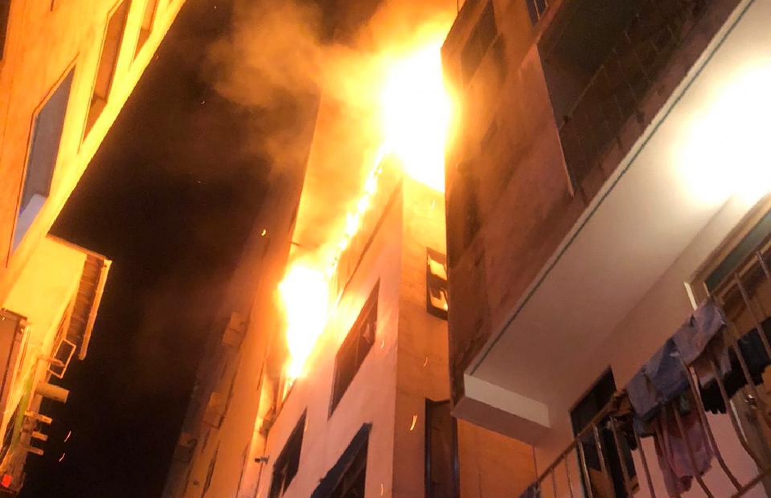 މއ. މޯނިންވިއުގޭގައި އަލިފާން ރޯވެފައި: މި ހާދިސާ ހިނގީ ރޭ 5:00 ޖާހަކަށް ހާއިރު.