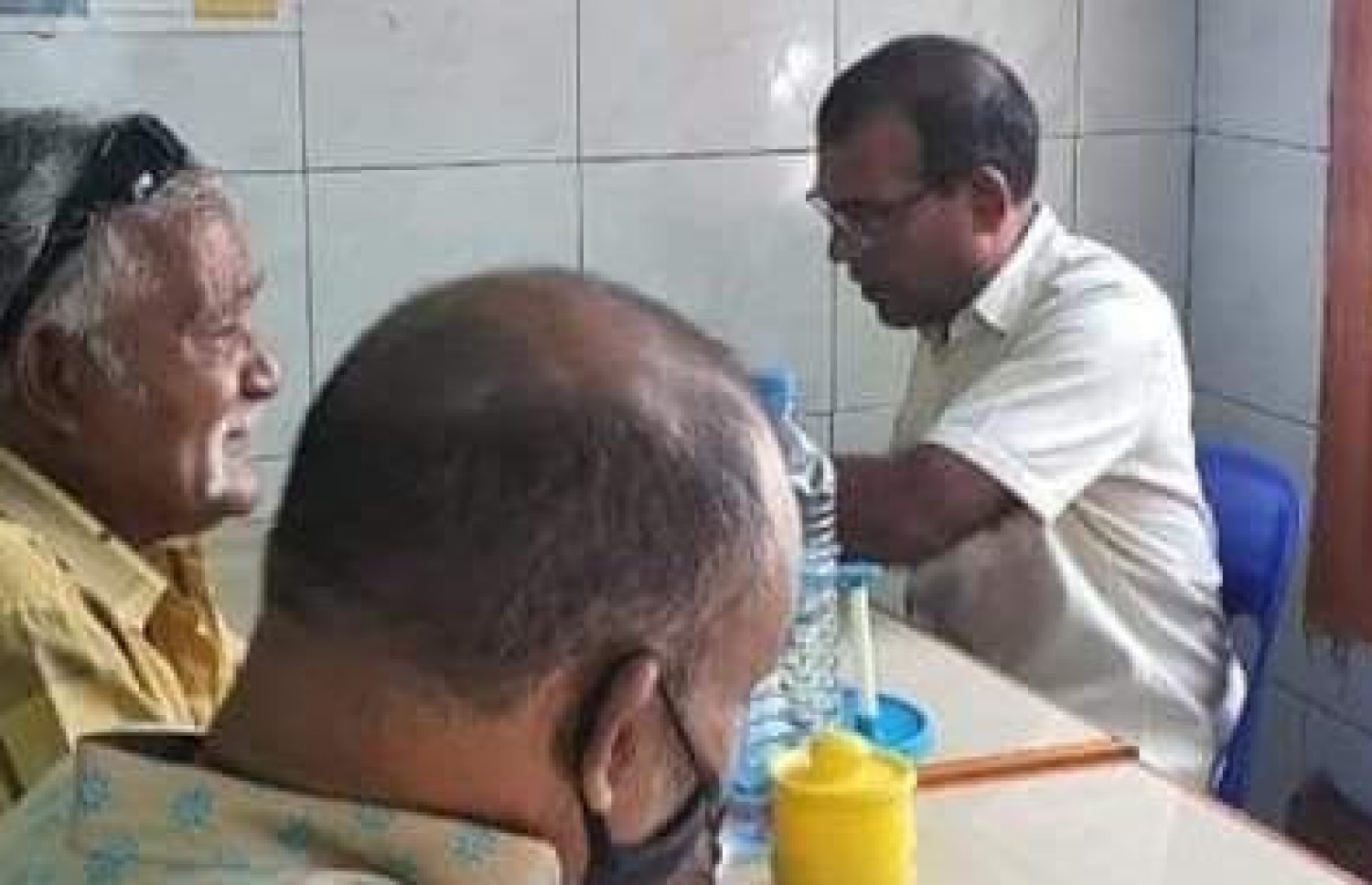 މިދިޔަ ފެބްރުއަރީ މަހުގެ ތެރޭގައި، ރައީސް ނަޝީދު ހޮޓަލެއްގައި ބަޔަކާ އެކު ސައި ބައްލަވަނީ