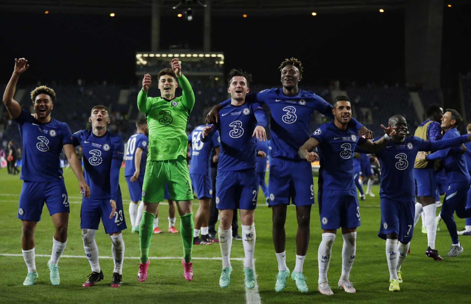 ޗެލްސީގެ ކުޅުންތެރިން މެޗަށް ފަހު އުފާފާޅުކުރަނީ. -- ފޮޓޯ / އޭއެފްޕީ