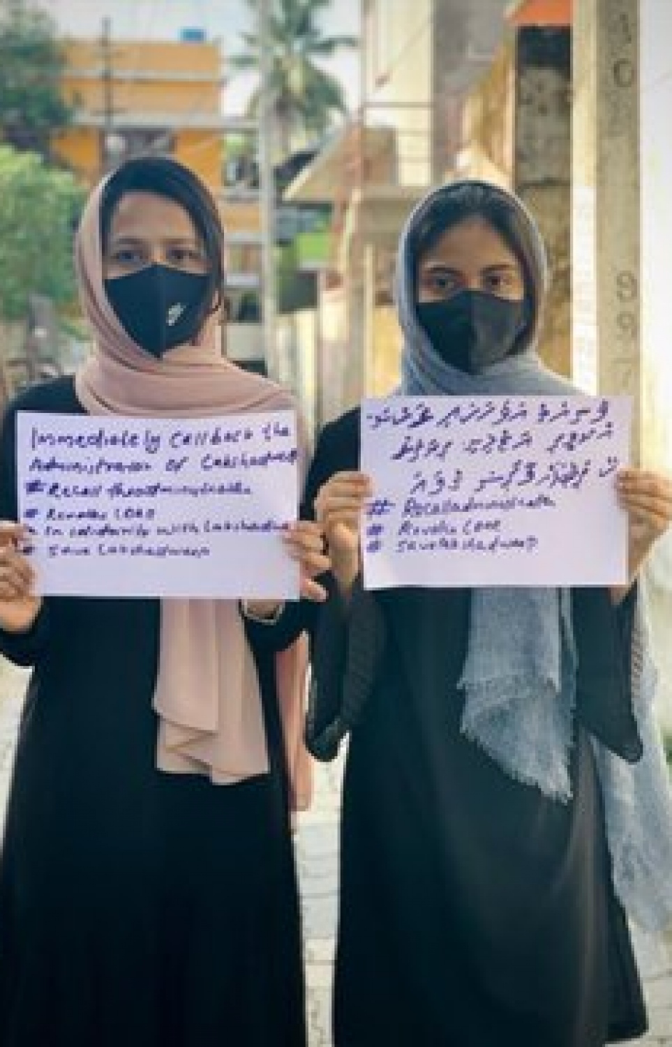 މަލިކް: ލަކްޝަދީޕް: ޖޫން 1، 2021: ލަކްޝަދީބްގައި ތަންފީޒުކުރަން ފަށާފައިވާ އާ ގަވާއިދުތަކާ ދެކޮޅަށް އެ ރަށްތަކުގައި ދިރިއުޅޭ ރައްޔިތުން އަޑުއުފުލަނީ.-- ފޮޓޯ: ޓްވިޓާ