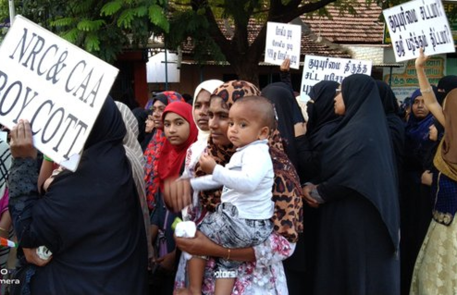 މަލިކުގެ މައި ސަރުކާރާ ދެކޮޅަށް އިހުތިޖާޖުކުރަން