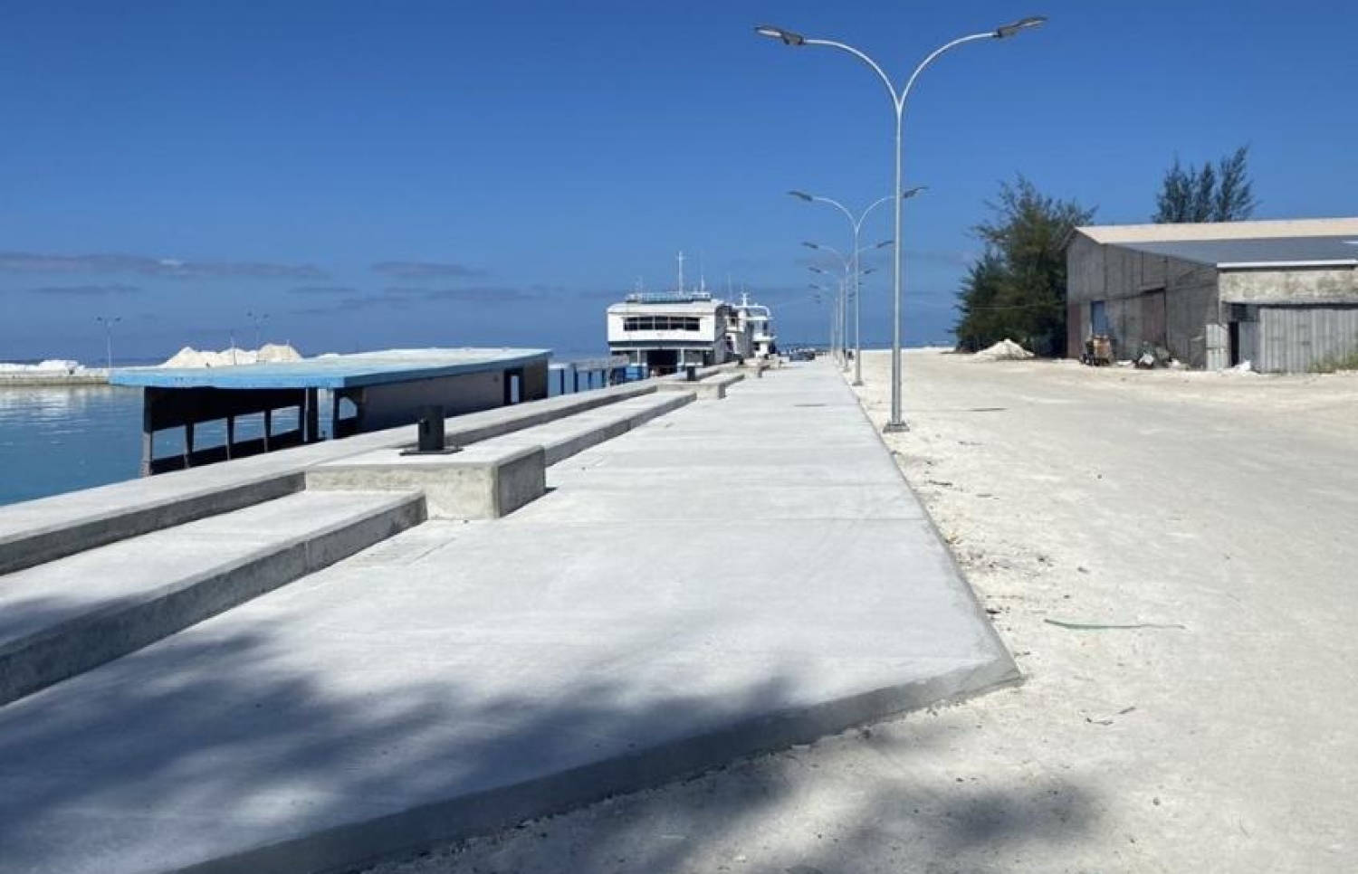 މީދޫ ބަނދަރުގައި ހެދި ރޭމްޕާއި ޕޭވްމަންޓް-- ފޮޓޯ: އެމްޓީސީސީ