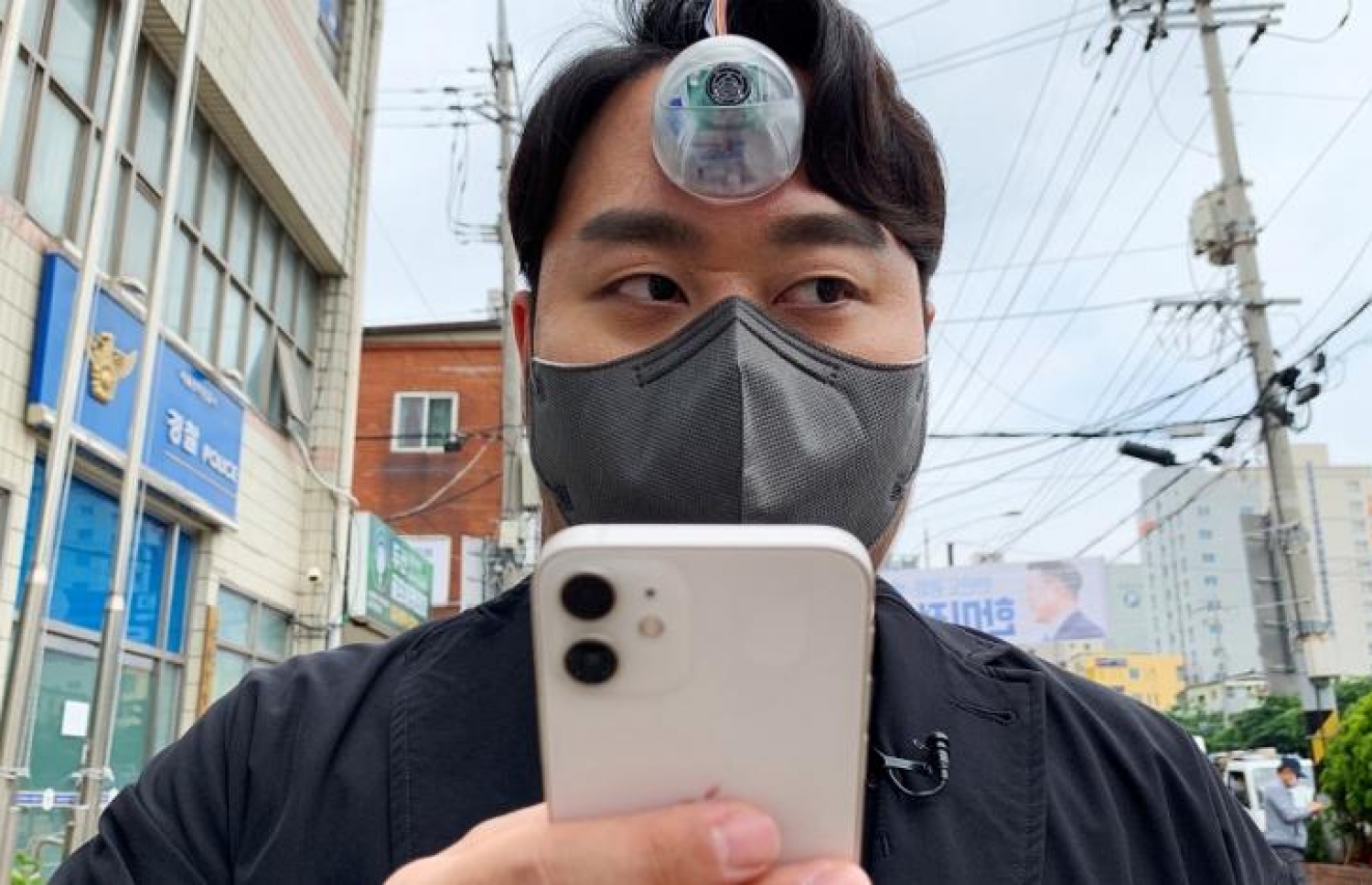 "ތާޑް އައި" ގެ ނަން ދީފައިވާ ޑިވައިސްއާ އެކު ވޫކް.