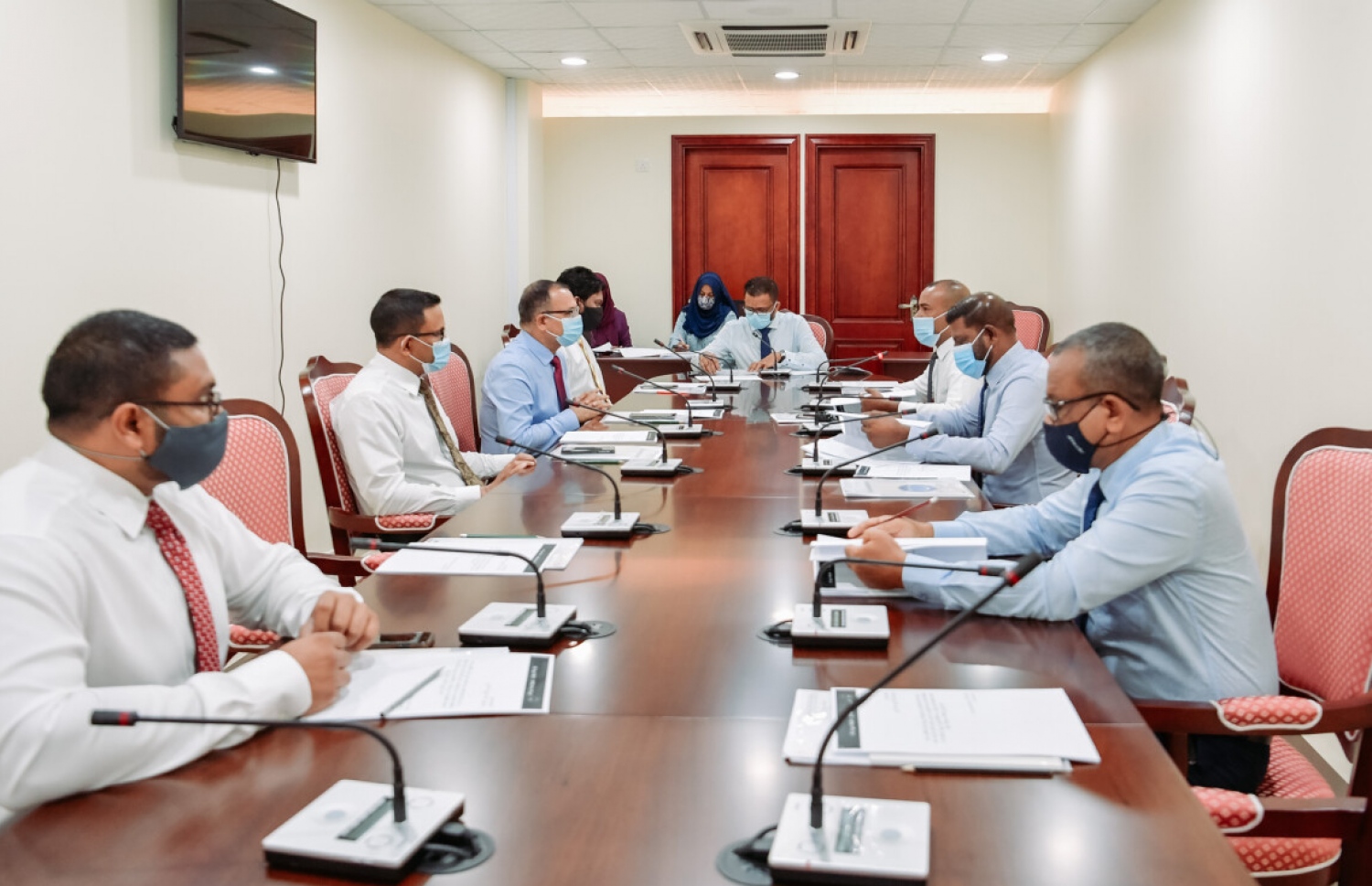 މަޖިލީހުގެ އިމްތިޔާޒާއި ސުލޫކު ކޮމިޓީގެ ބައްދަލުވުމެއް ކުރިއަށް ގެންދަނީ.---ފޮޓޯ: މަޖިލިސް