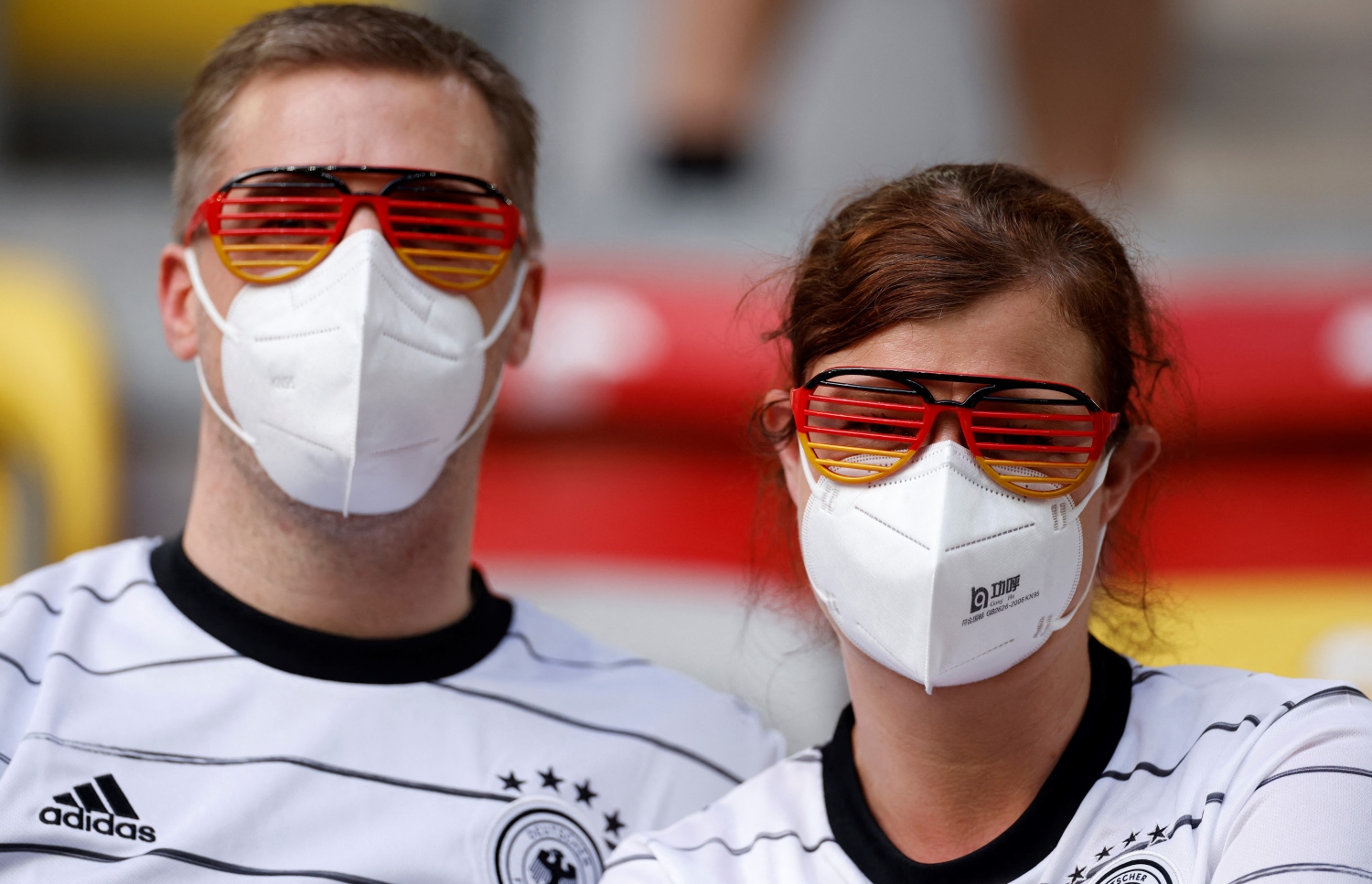 ޑުސެޑޯފް، ޖޫން 7، 2021: ޔޫރޯ 2020 އަށް ތައްޔާރުވުމުގެ ގޮތުން ލެޓްވިއާއާ ދެކޮޅަށް ކުޅުނު މެޗުގައި ޖަރުމަނުގެ ދެ ސަޕޯޓަރުން. --ފޮޓޯ:އޭއެފްޕީ