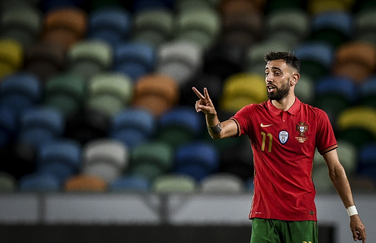 ޕޯޗުގަލްގެ މިޑްފީލްޑަރު ބްރޫނޯ ފެނާންޑޭސް. -- ފޮޓޯ / އޭއެފްޕީ