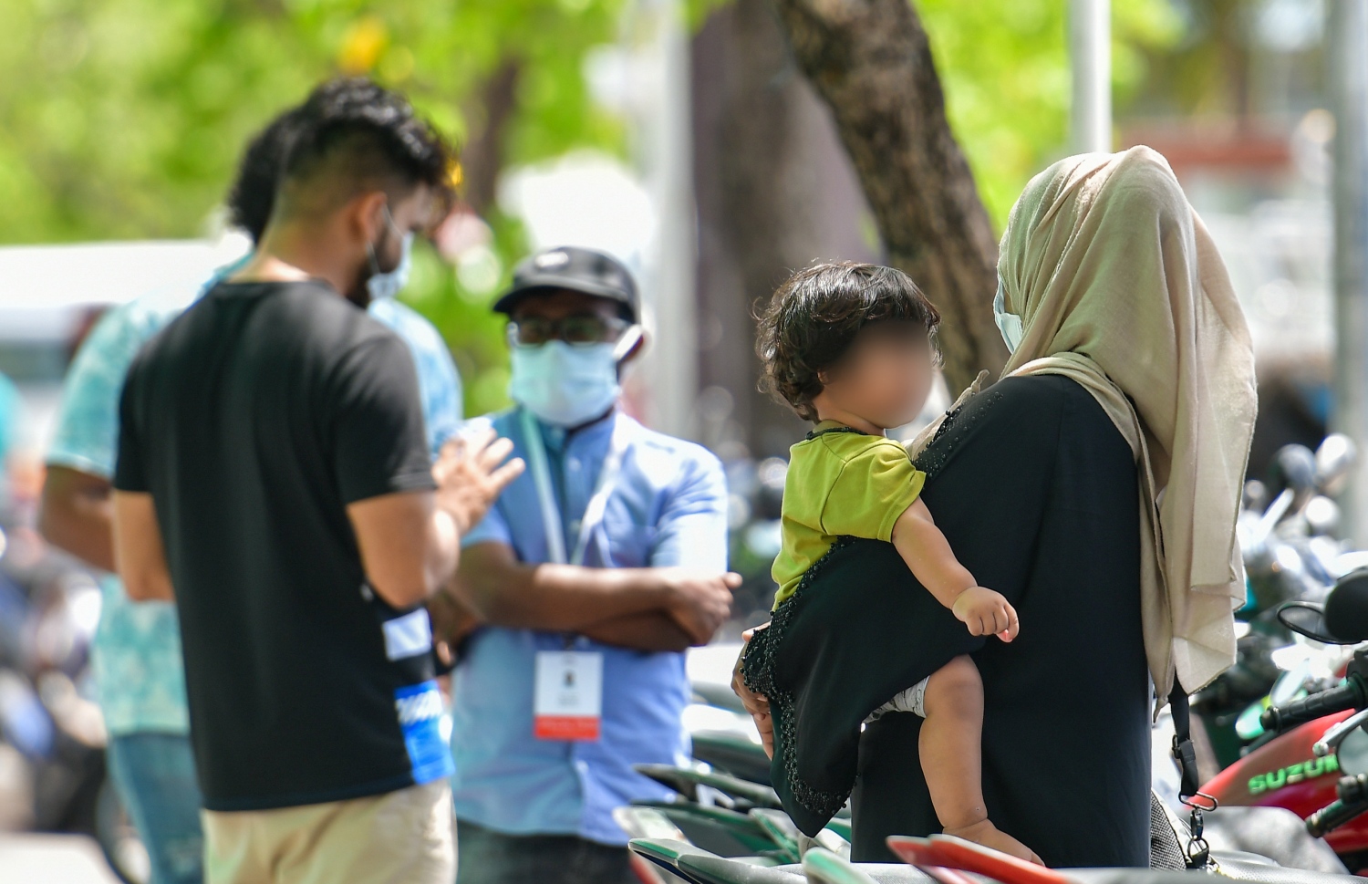 އެނބުރި ގައުމަށް ނުދެވި ރާއްޖޭގައި ތާށިވެފައި ތިބި ކަމަށް ބުނާ ޕާކިސްތާނުގެ ދެމަފިރިންނާ އިއްޔެ ބައްދަލުކޮށް، "މިހާރު"ގެ ނޫސްވެރިން ވާހަކަދައްކަނީ.-- ފޮޓޯ: އަވްޝަން އިލްޔާސް/ މިހާރު