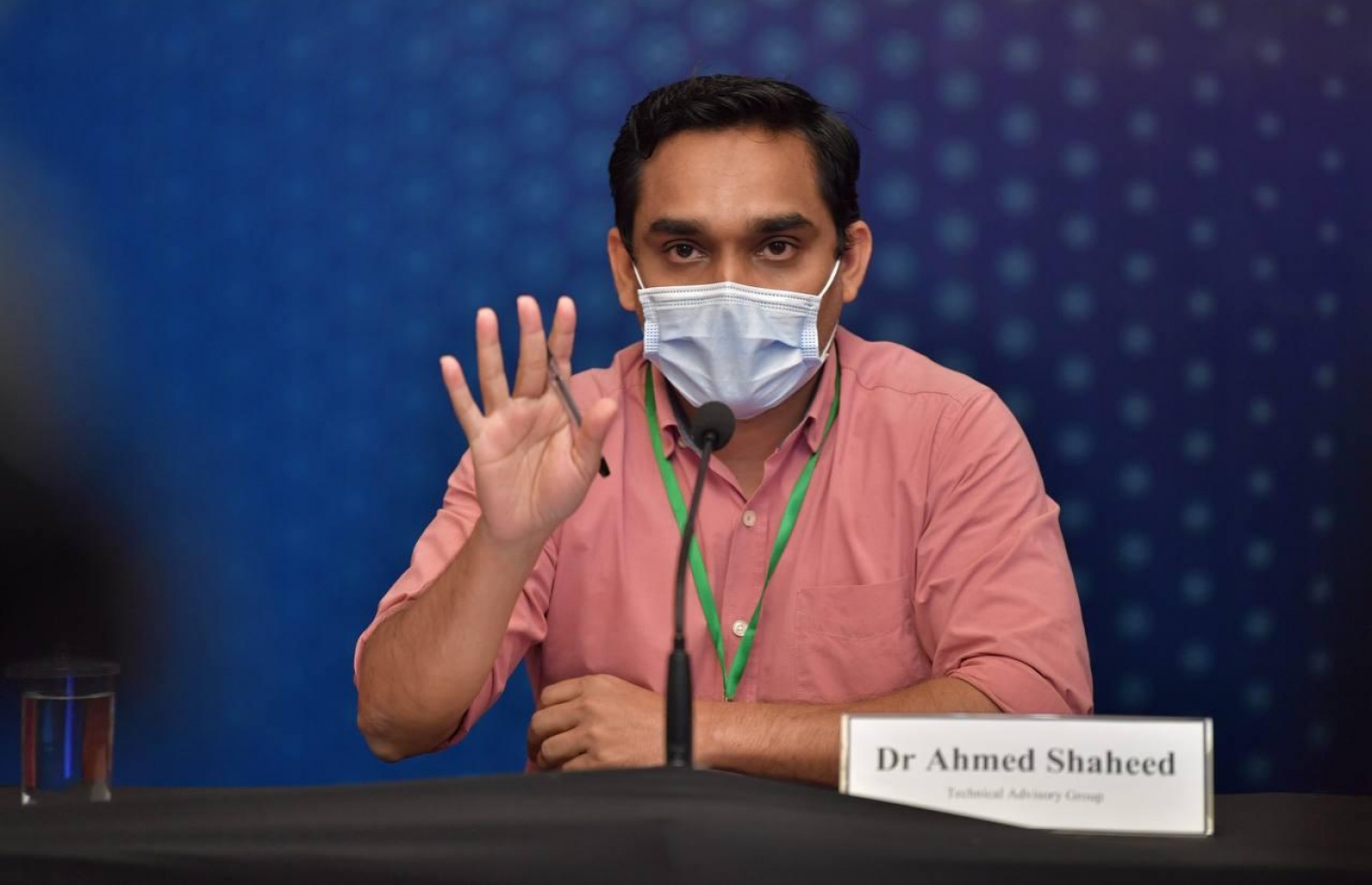 އެޗްއީިއޯސީން އިއްޔެ ބޭއްވި ނޫސްވެރިންގެ ބައްދަލުވުމުގައި ޑރ. ޝަހީދު ވާހަކަ ދައްކަވަނީ-- ފޮޓޯ: އެޗްއީއޯސީ