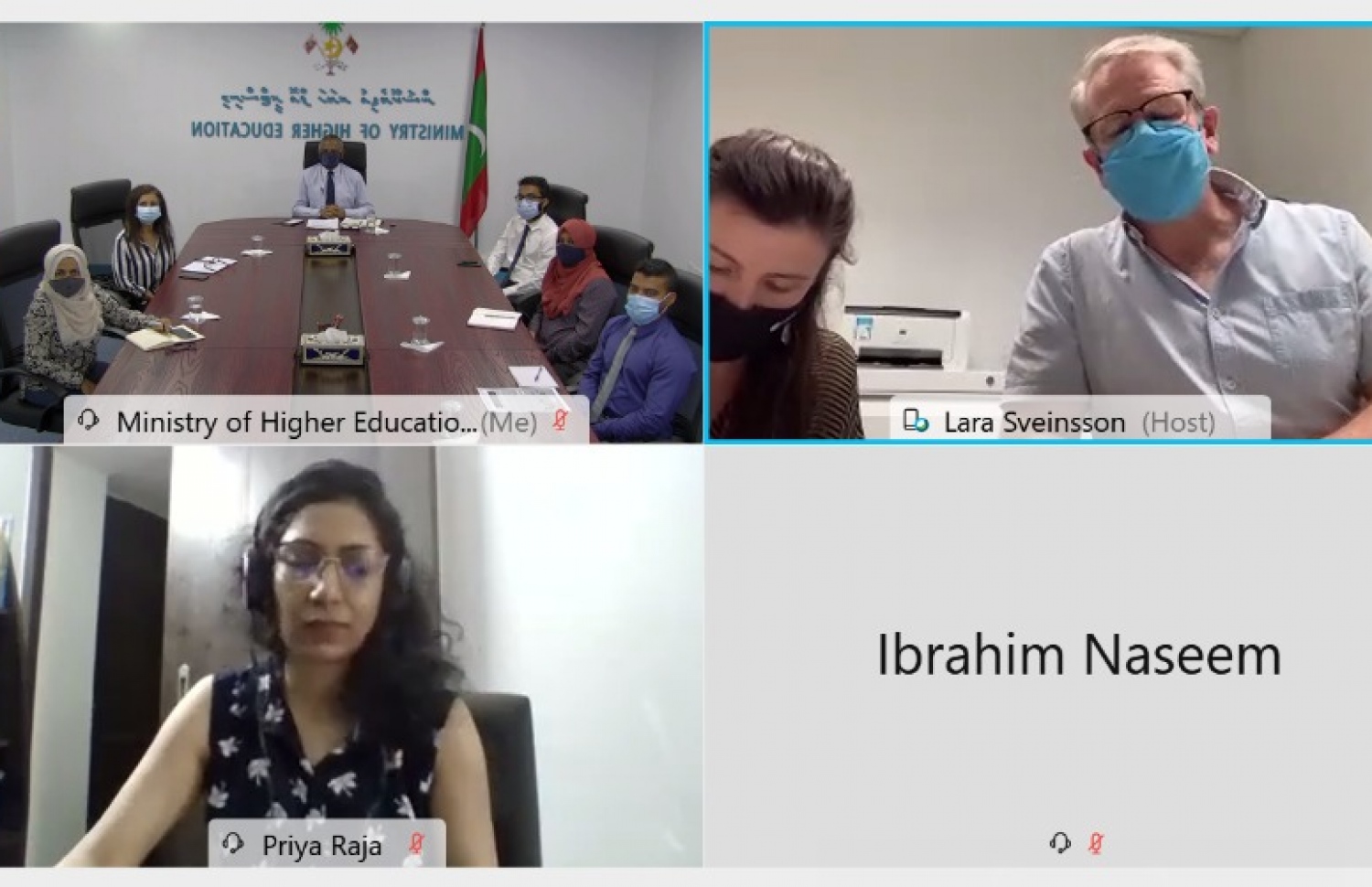 އޮސްޓްރޭލިއާ ހައި ކޮމިޝަނަރާއެކު ހަޔަ އެޑިއުކޭޝަން މިނިސްޓްރީން އިއްޔެ ބޭއްވި ވާޗުއަލް ބައްދަލުވުމުގައި ބައިވެރިވެވަޑައިގެންނެވި ބޭފުޅުން.-- ފޮޓޯ: ހަޔަ އެޑިއުކޭޝަން މިނިސްޓްރީ