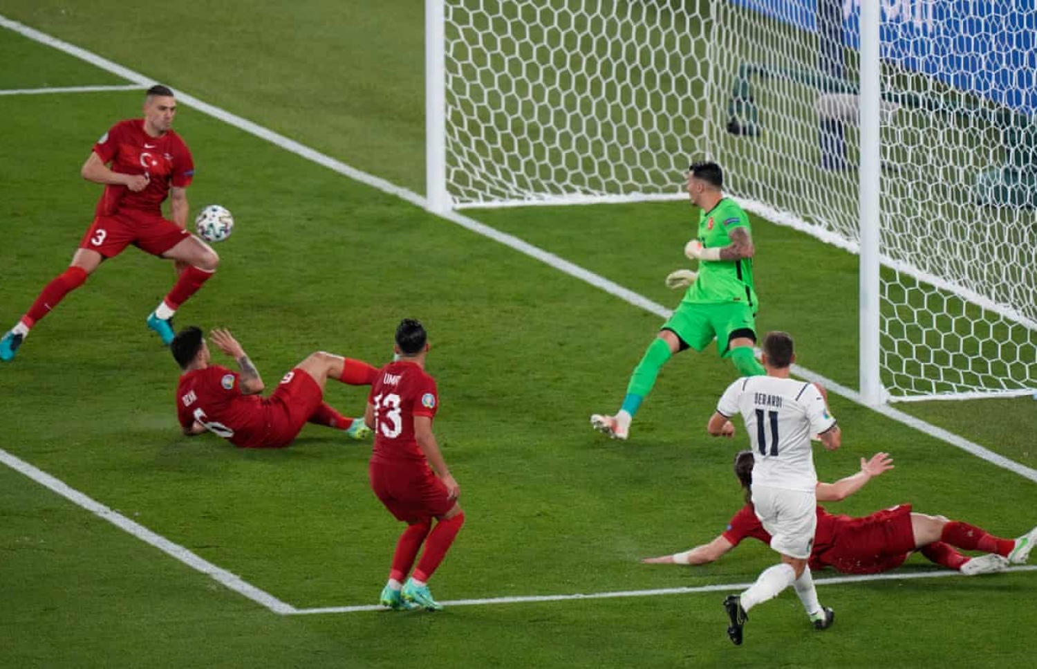 އިޓަލީ އާއި ތުރުކީ ކުޅުނު މެޗުގެ ތެރެއިން --- ފޮޓޯ: ރޮއިޓަސް