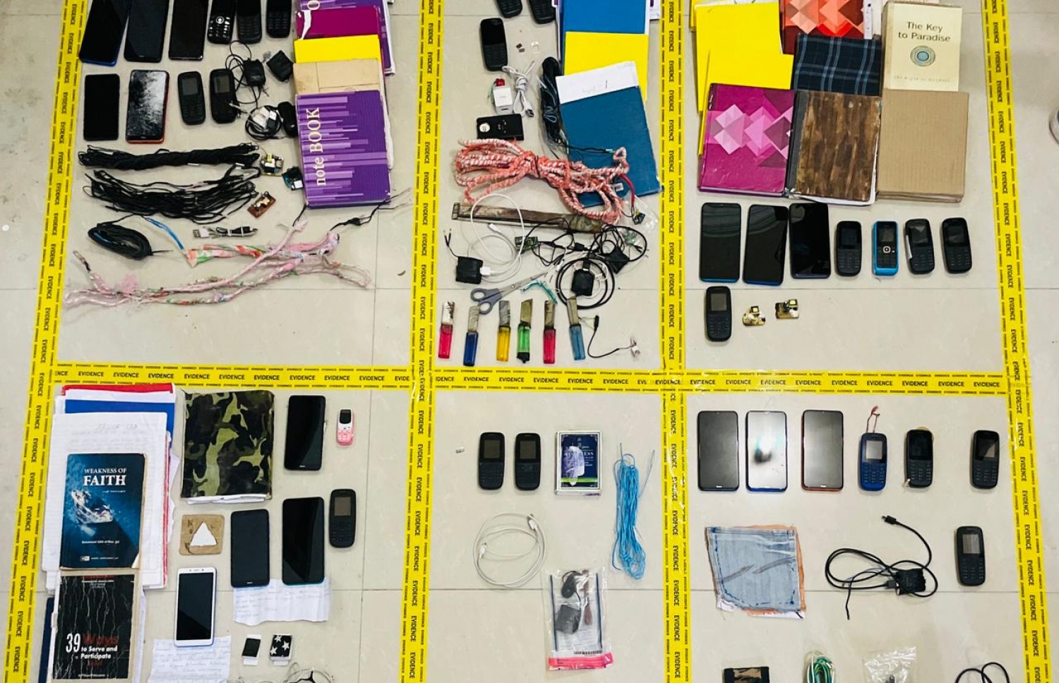 މިއަދުގެ އޮޕަރޭޝަންގައި ޖަލުން އަތުލައިގަތް ސާމާނު-- ފޮޓޯ: ޕޮލިސް މީޑިއާ