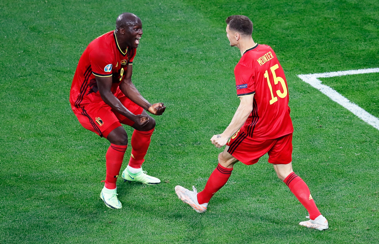 މޮސްކޯ: ޖޫން 13، 2021: ޔޫރޯ 2020 ގެ ބެލްޖިއަމް އަދި ރަޝިއާ ބައްދަލުކުރި މެޗުގައި ބެލްޖިއަމްގެ ފޯވާޑް ލުކާކޫ (ވ) ޖެހި ފުރަތަމަ ލަނޑާ އެކު އުފާފާޅުކުރަނީ: މި މެޗުގައި ބެލްޖިއަމް ވަނީ 0-3 އިން ރަޝިޔާ މައްޗަށް ކުރިހޯދާފައި.-- ފޮޓޯ: އޭއެފްޕީ