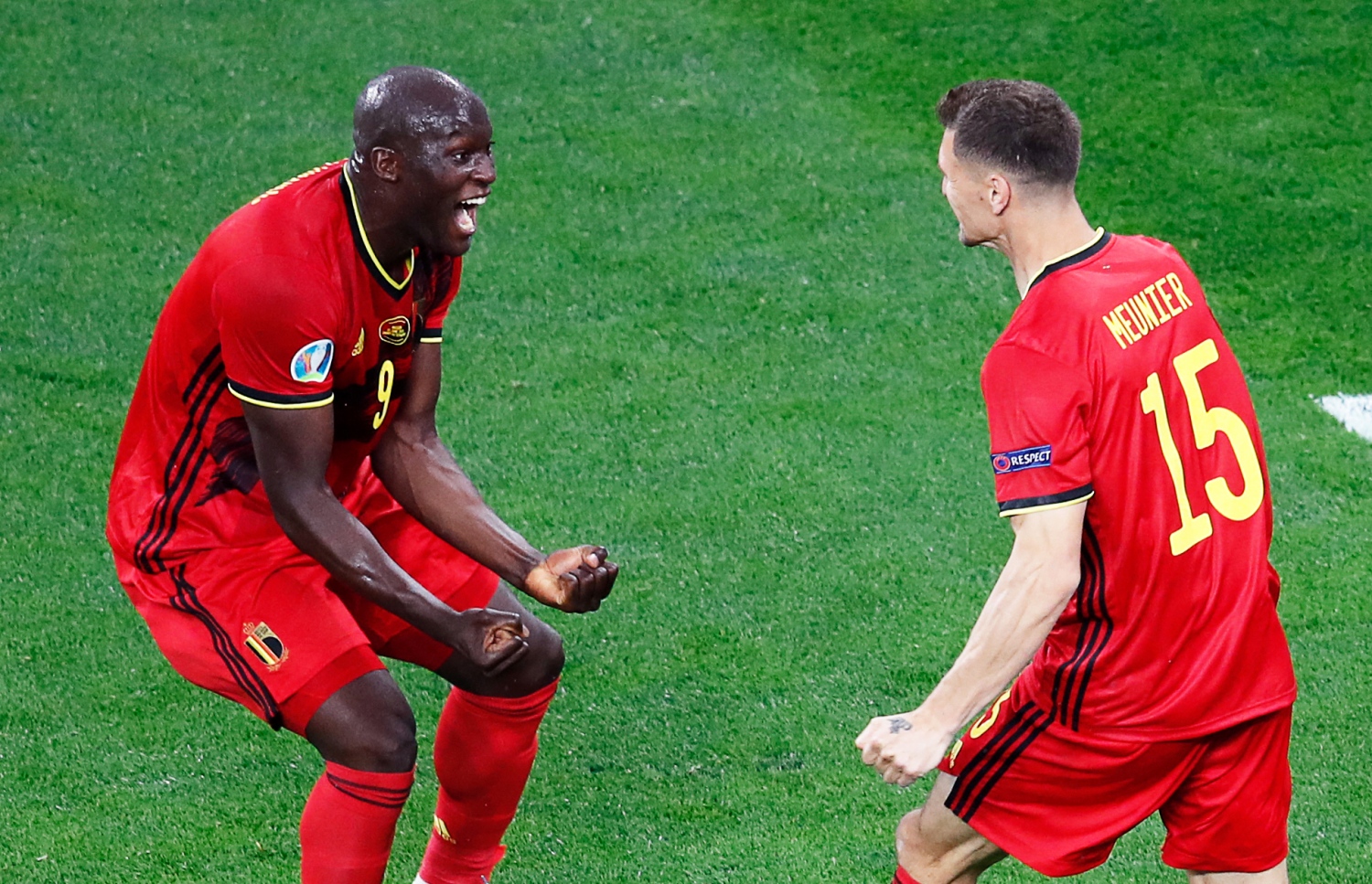 މޮސްކޯ: ޖޫން 13، 2021: ޔޫރޯ 2020 ގެ ބެލްޖިއަމް އަދި ރަޝިއާ ބައްދަލުކުރި މެޗުގައި ބެލްޖިއަމްގެ ފޯވާޑް ލުކާކޫ(ވ) ލަނޑުޖެހުމަށް ފަހު އުފާފާޅުކުރަނީ: މި މެޗުގައި ބެލްޖިއަމް ވަނީ 0-3 އިން ރަޝިޔާ މައްޗަށް ކުރިހޯދާފައި.-- ފޮޓޯ: އޭއެފްޕީ