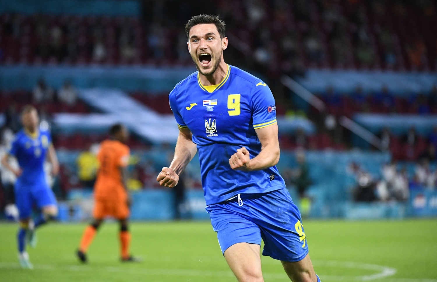 ޔޫކްރޭންގެ ޔަރެމުކް ލަނޑު ޖެހުމަށް ފަހު އުފާފާޅުކުރަނީ. -- ފޮޓޯ / އޭއެފްޕީ