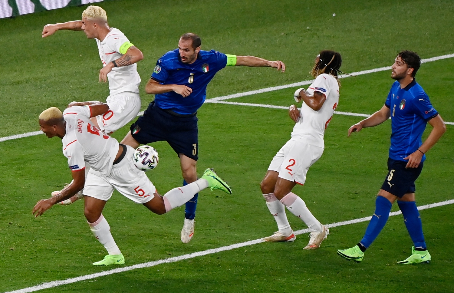 ރޯމް، އޮލިމްޕިކް ސްޓޭޑިއަމް: ޖޫން 17، 2021: ޔޫރޯ 2020ގެ ގުރޫޕް އޭގެ ސްވިޒަލޭންޑް އާއި އިޓަލީ ބައްދަލުކުރި މެޗު: ސްވިޒަލޭންޑްގެ މައްޗަށް 3-0 ގެ ނަތީޖާއަކުން މޮޅުވެ، ޔޫރޯގެ ދެ ވަނަ ބުރުން އިޓަލީ ވަނީ ޖާގަ ހޯދައިފައި.-- ފޮޓޯ: އޭއެފްޕީ