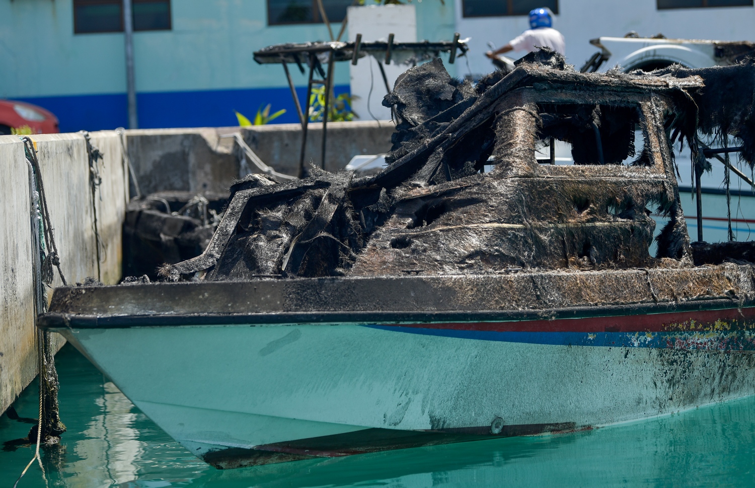 މާލެ- ޖޫން 17، 2021:މިއަދު ހިގި އަލިފާނުގެ ހާދިސާގައި ގެއްލުންވި ލޯންޗެއް.-- ފޮޓޯ: އަހުމަދު އަވްޝަން/މިހާރު