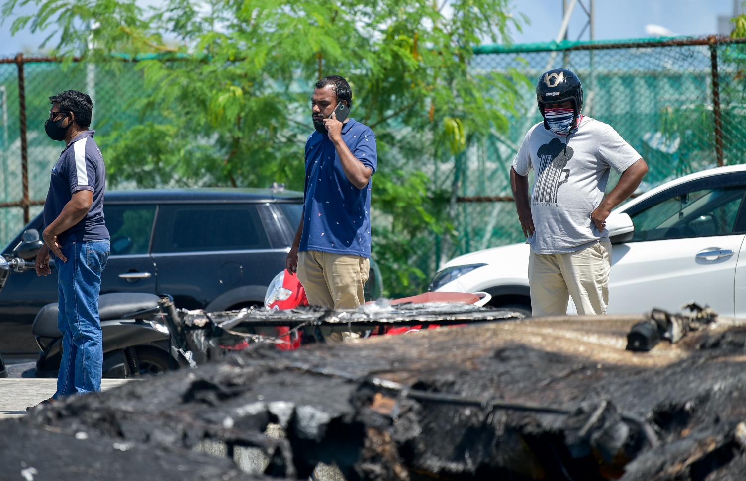 މާލެ- ޖޫން 17، 2021: އަލިފާން ރޯވި ސަރަހައްދުގައި ބަޔަކު މަޑުކޮއްލައިގެން -- ފޮޓޯ: އަހުމަދު އަވްޝަން/މިހާރު