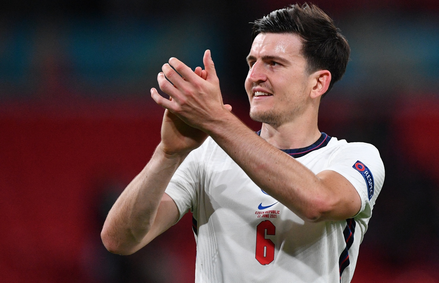 ލަންޑަން، ވެމްބަލީ ސްޓޭޑިއަމް: ޖޫން 23، 2021: ޔޫރޯ 2020ގެ ގުރޫޕް ޑީގެ އިންގްލޭންޑް އާއި ޗެކް ރިޕަބްލިކް ބައްދަލުކުރި މެޗު ނިންމާލުމަށްފަހު އިންގްލޭންޑު ޑިފެންޑަރު މެގްވަޔާ އުފާފާޅުކުރަނީ: ޗެކް ރިޕަބްލިކްގެ މައްޗަށް 1-0 ގެ ނަތީޖާ އަކުން އިންގްލޭންޑް ވަނީ ކާމިޔާބު ހޯދާފައި.-- ފޮޓޯ: އޭއެފްޕީ